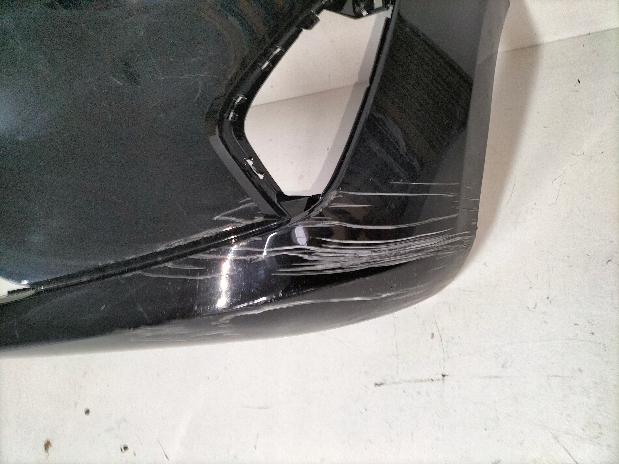 PREDNÝ NÁRAZNÍK FORD FIESTA MK8 17-
