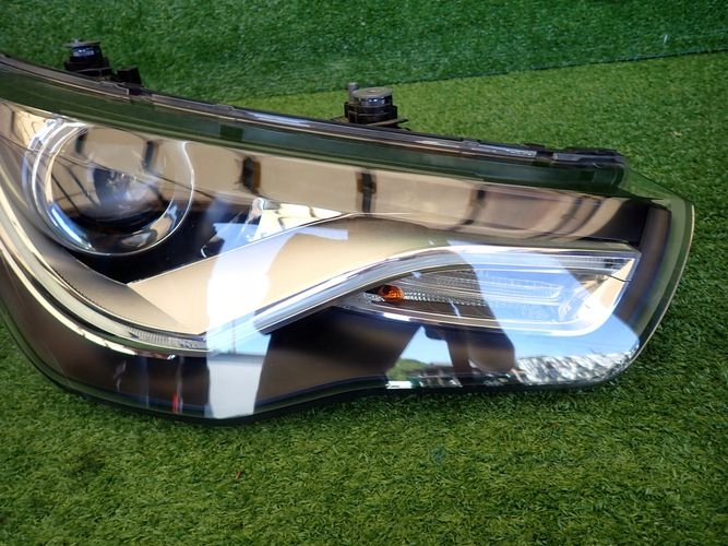 AUDI A1 XENON LED 10- PRAVE PREDNE SVETLO