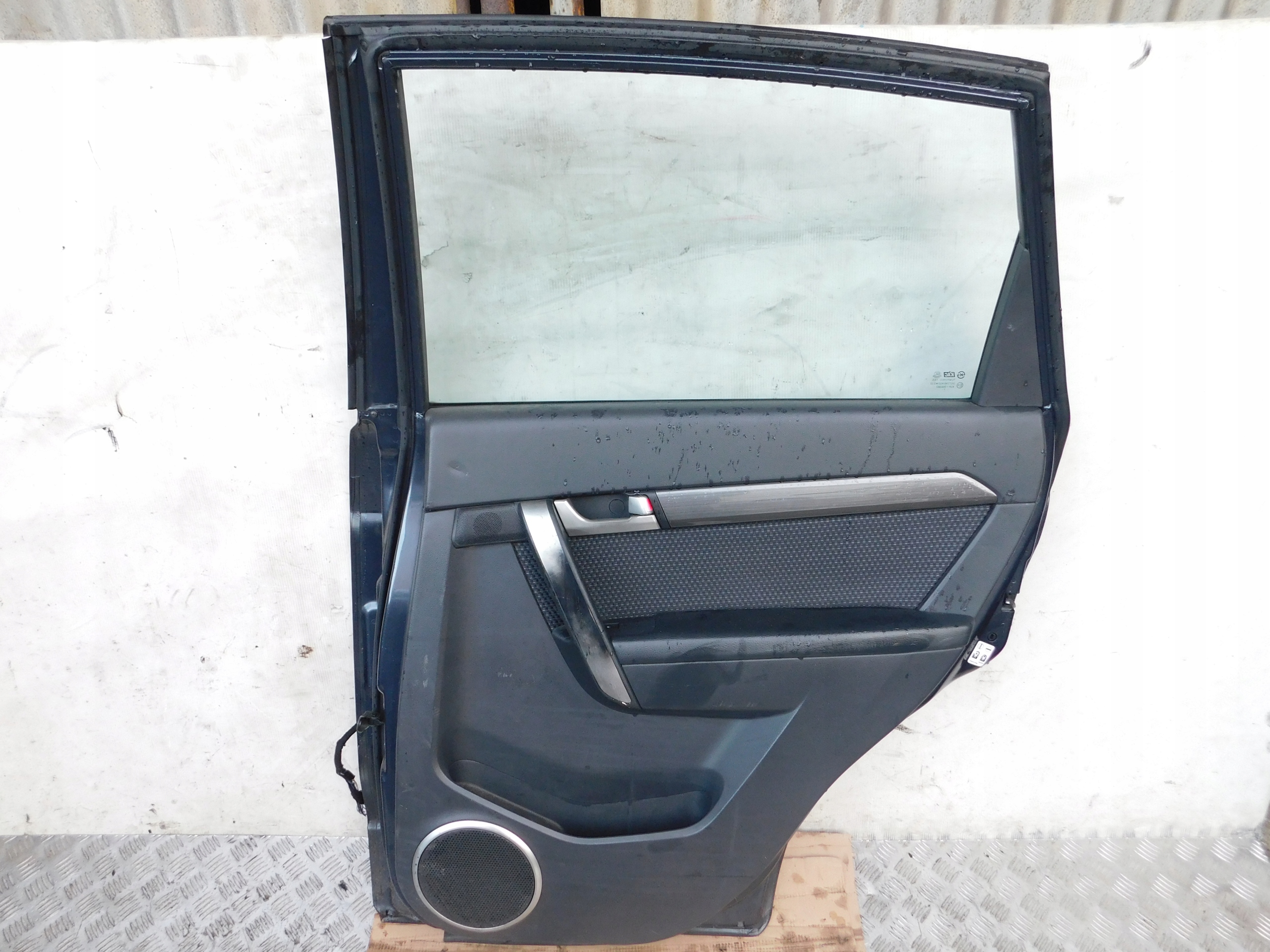 PRAVE ZADNE DVERE CHEVROLET CAPTIVA