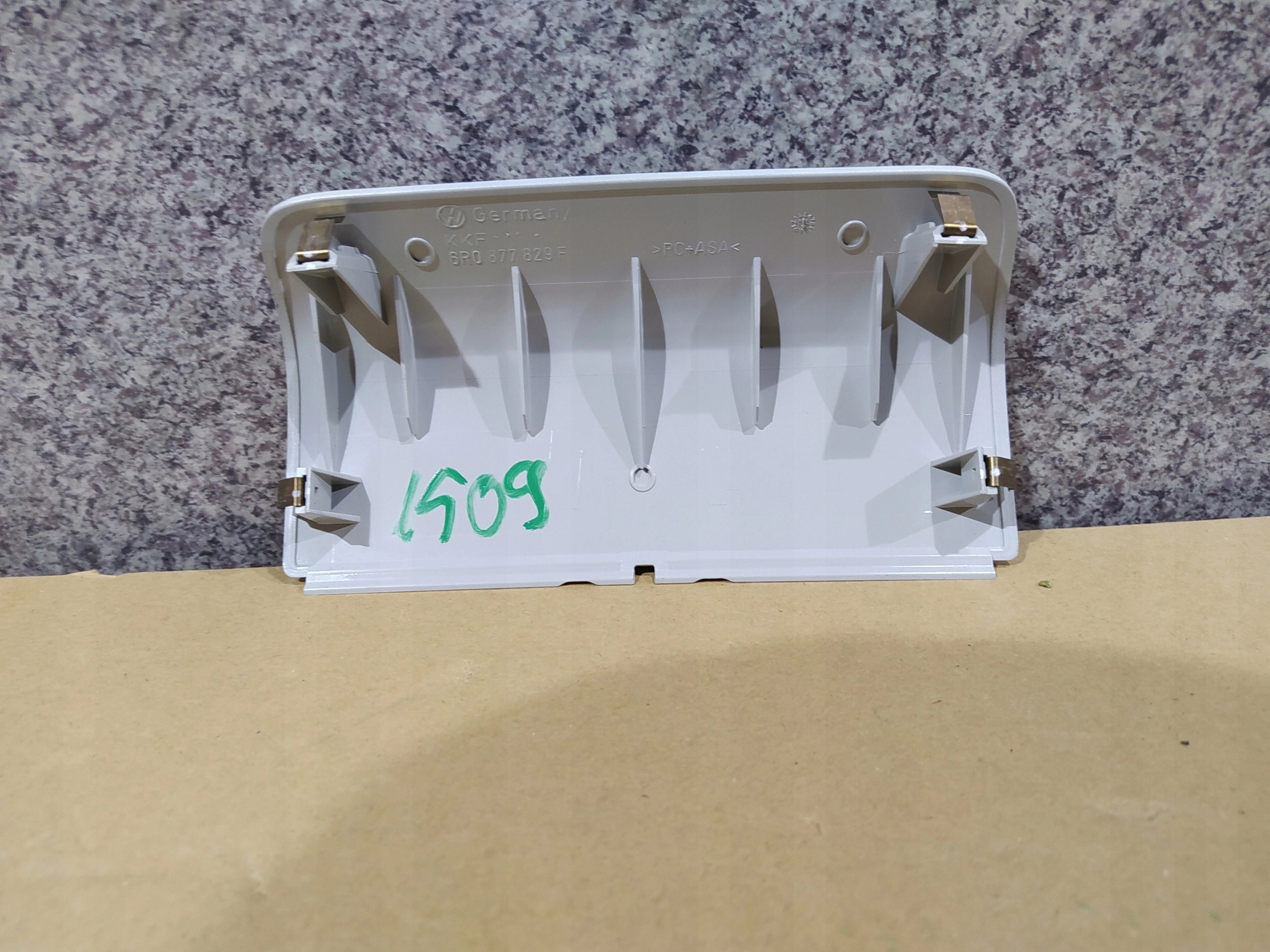 KRYTKA STROPNEHO TAPACIRA VW POLO 6R 6R0877829F