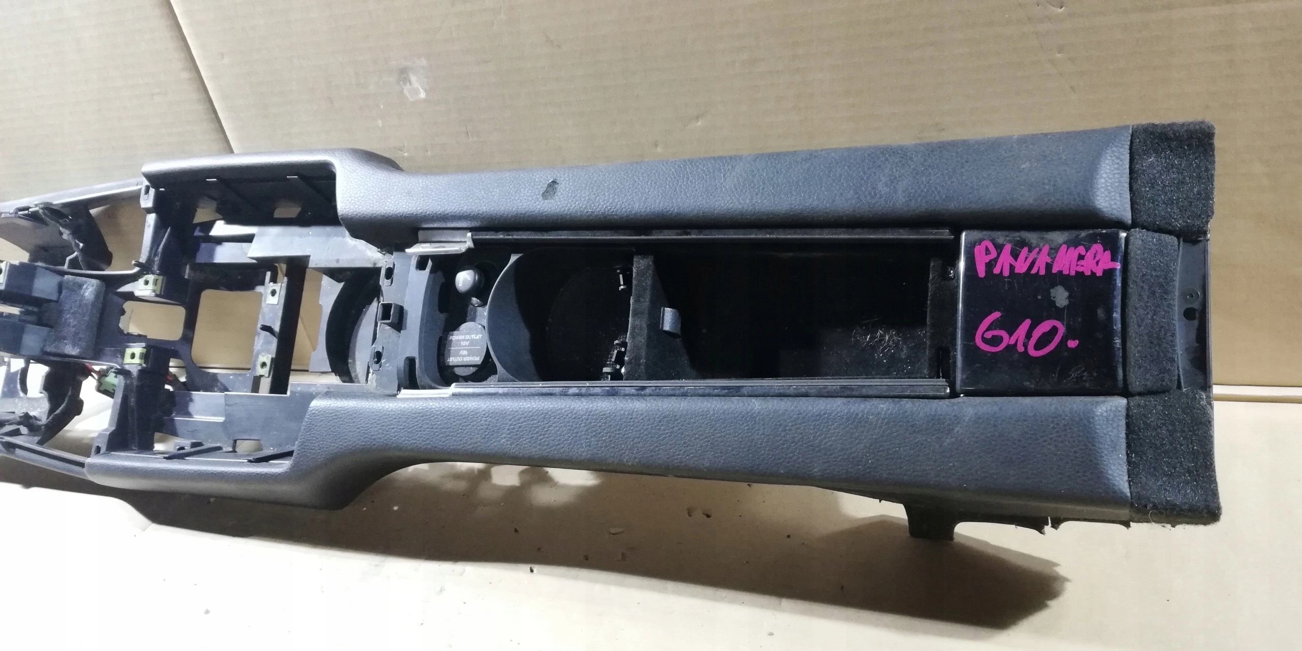 PORSCHE PANAMERA STREDOVY TUNEL