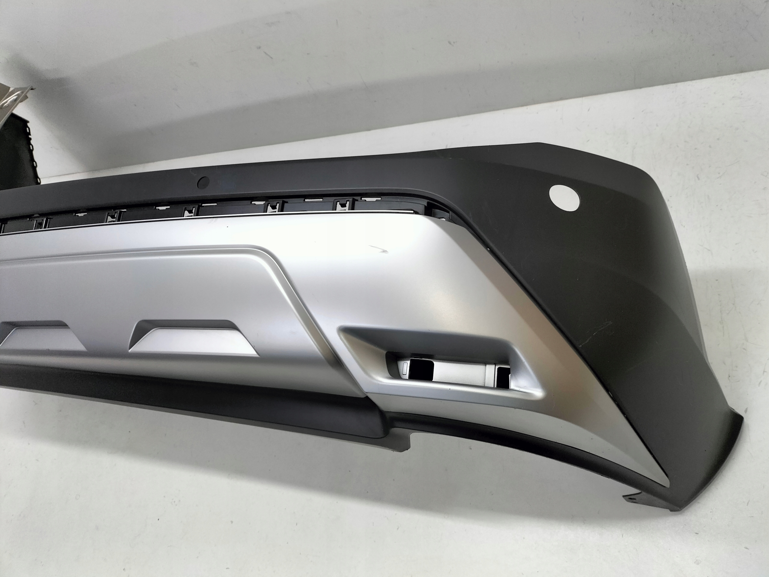 ZADNÝ NÁRAZNÍK NISSAN XTRAIL X-TRAIL T33 ROGUE 22-