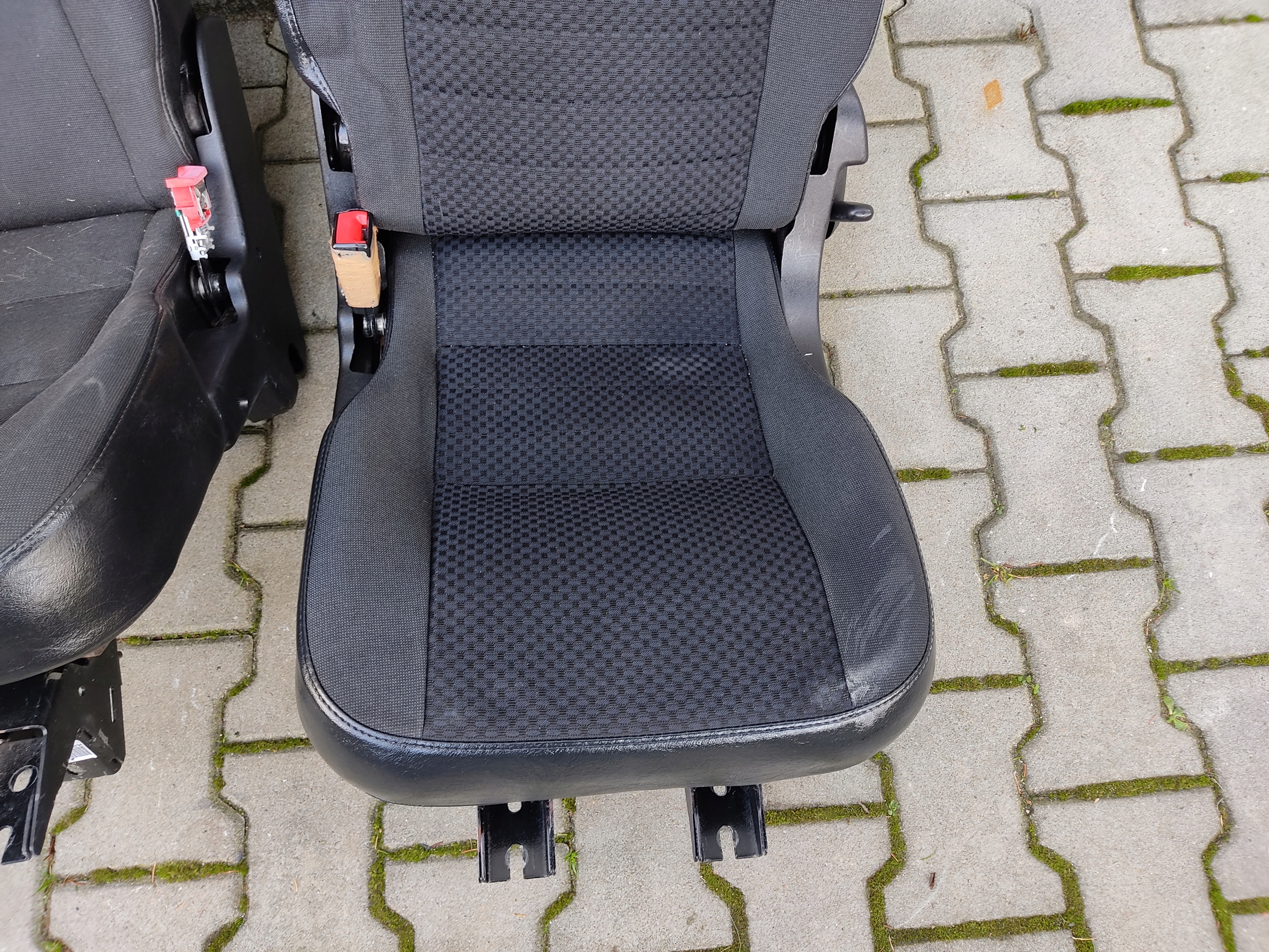ZADNÉ SEDAČKY 2 RAD LAND ROVER DEFENDER 2007-2014 EUROPA
