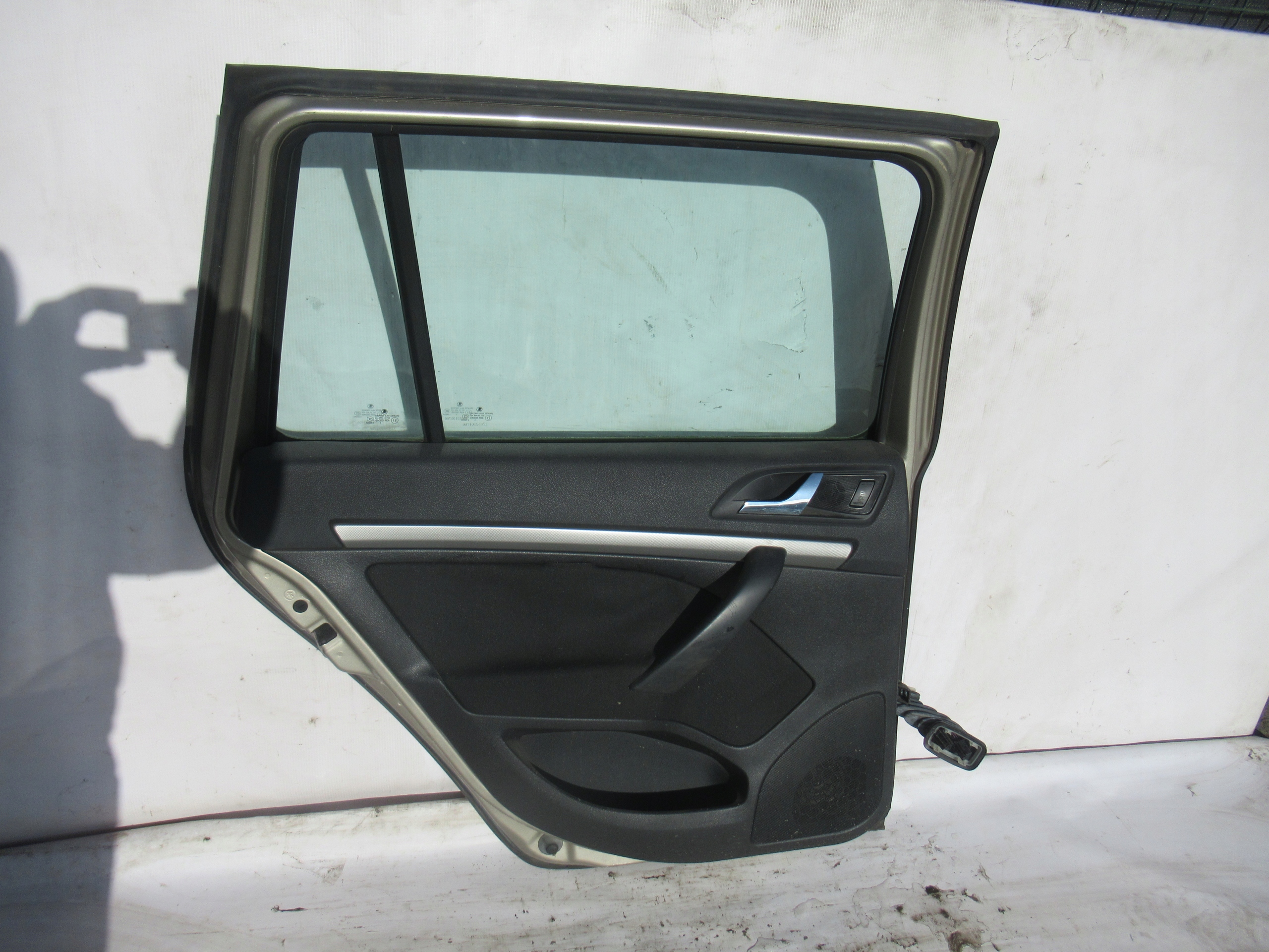 ĽAVÉ ZADNÉ DVERE SKODA OCTAVIA II 2 KOMBI 04-