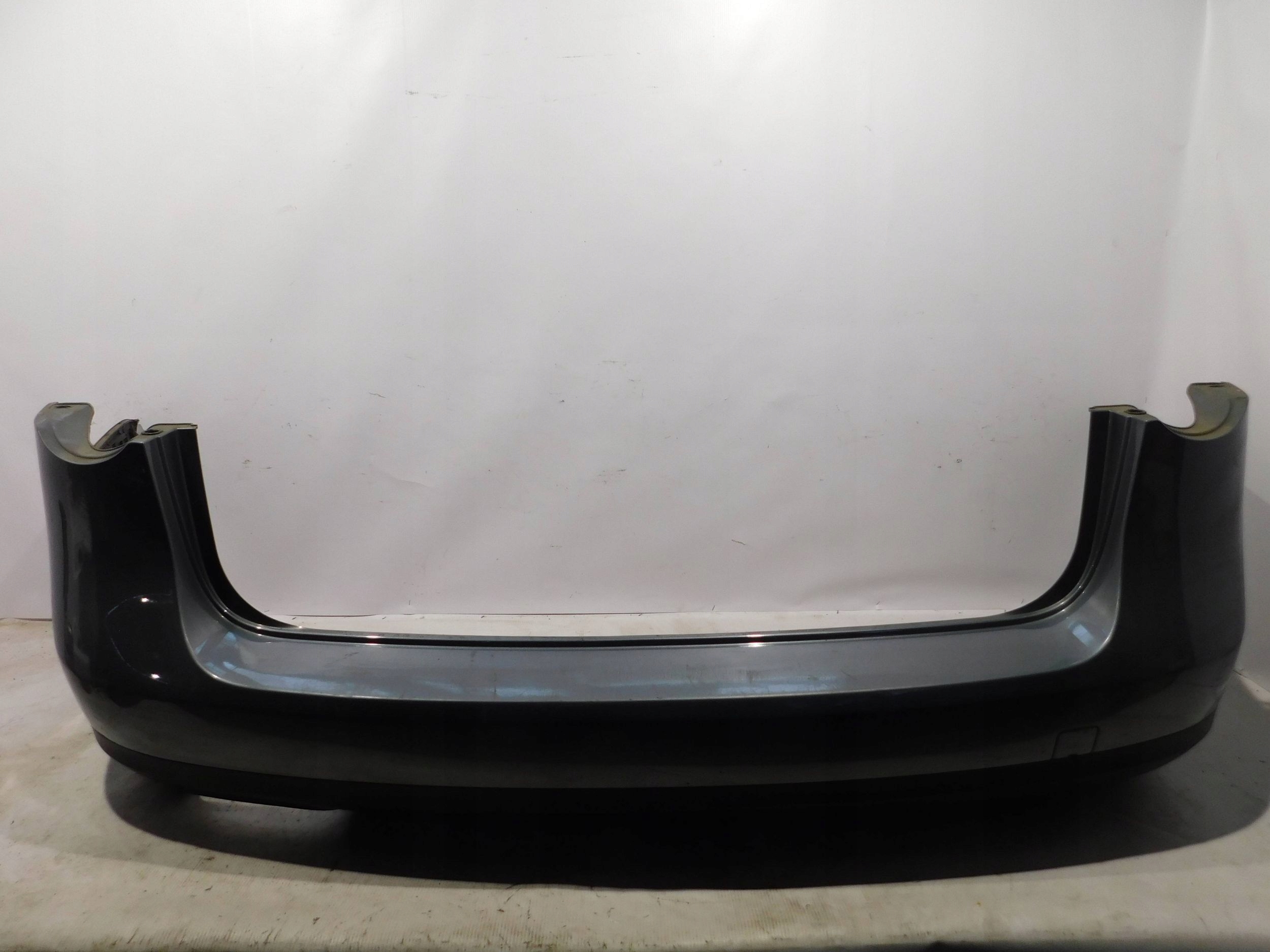 ZADNÝ NÁRAZNÍK VW PASSAT B6 KOMBI
