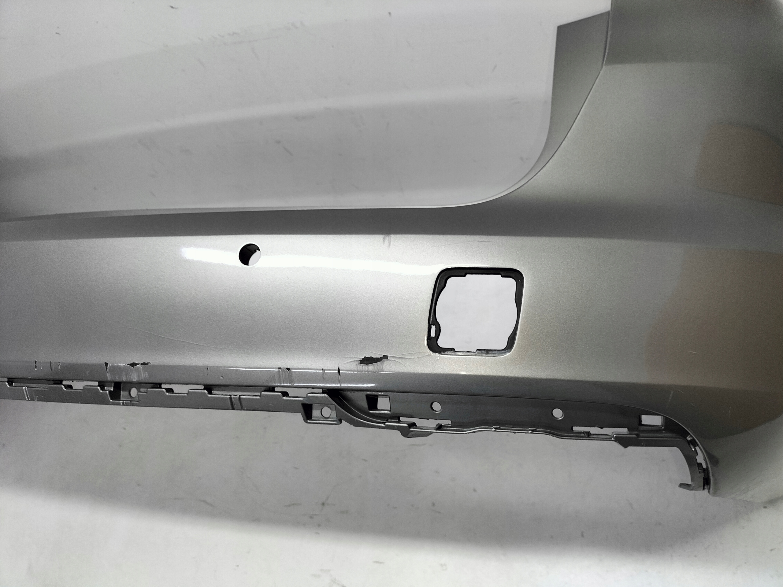 ZADNÝ NÁRAZNÍK OPEL ASTRA V K 15- KOMBI