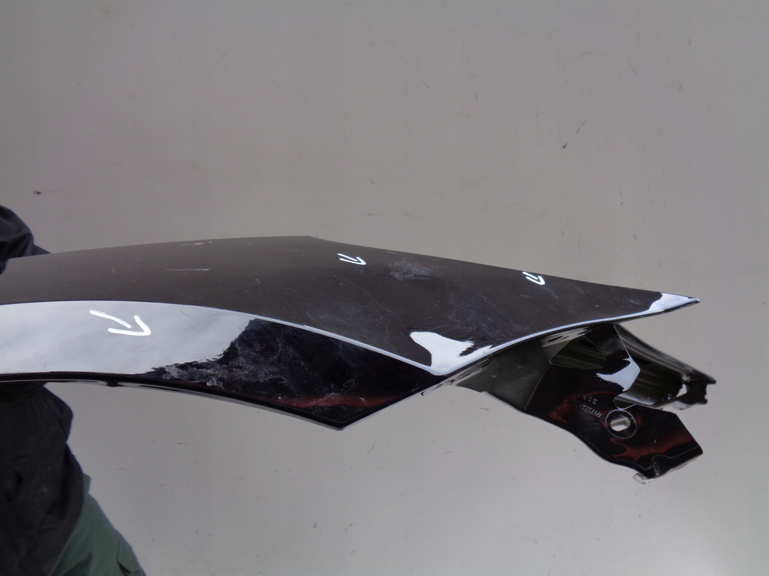 PRAVÝ PREDNÝ BLATNÍK TESLA MODEL 3 NR 37851