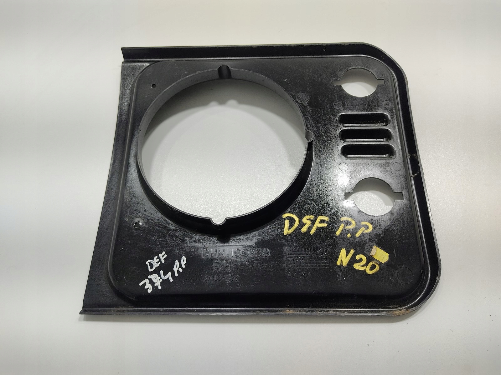 RÁMIK KRYT PRAVÉHO SVETLA LAND ROVER DEFENDER DHH100780 1999-2014