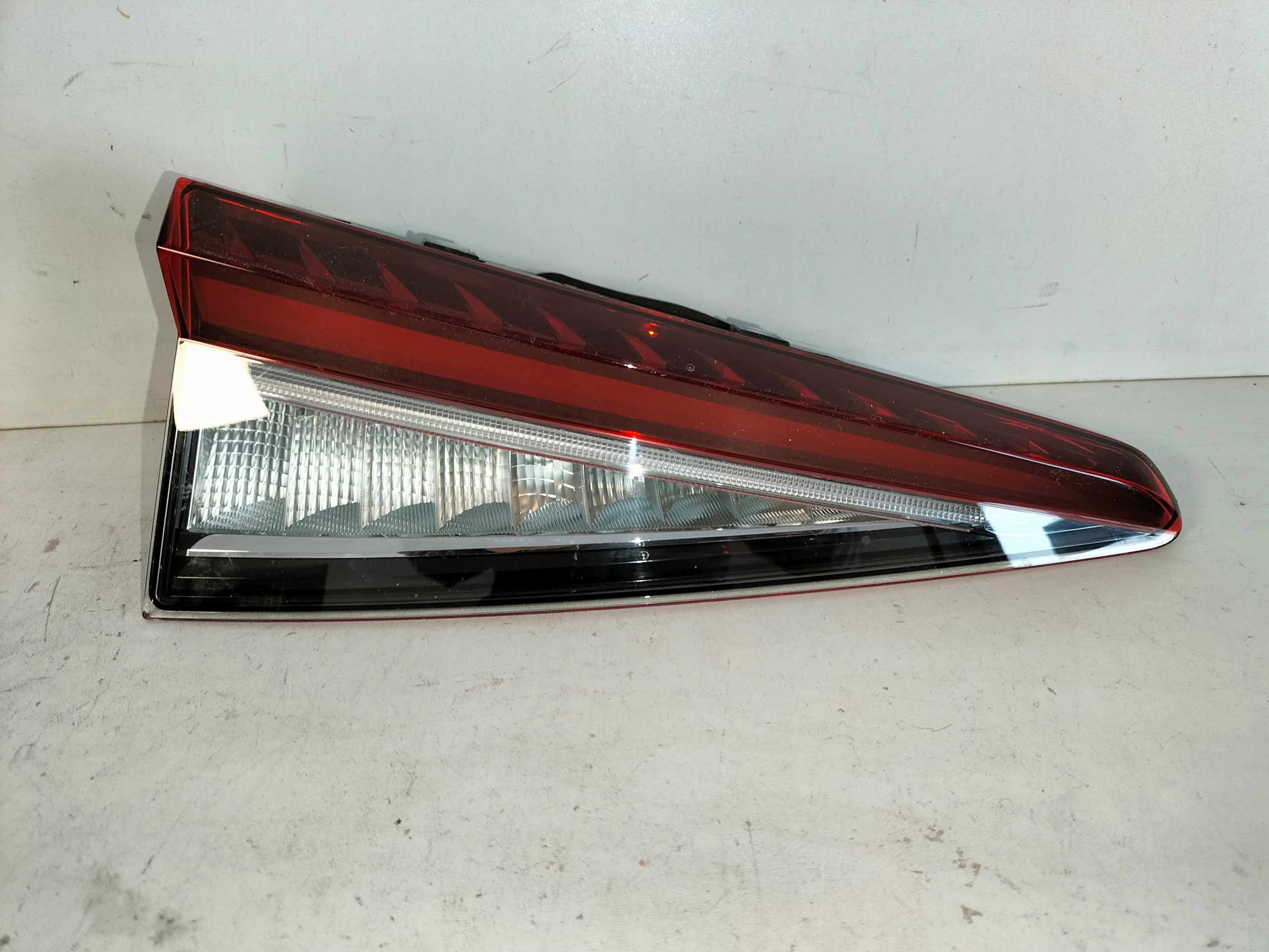LAVE ZADNE SVETLO SKODA ENYAQ 21- LED