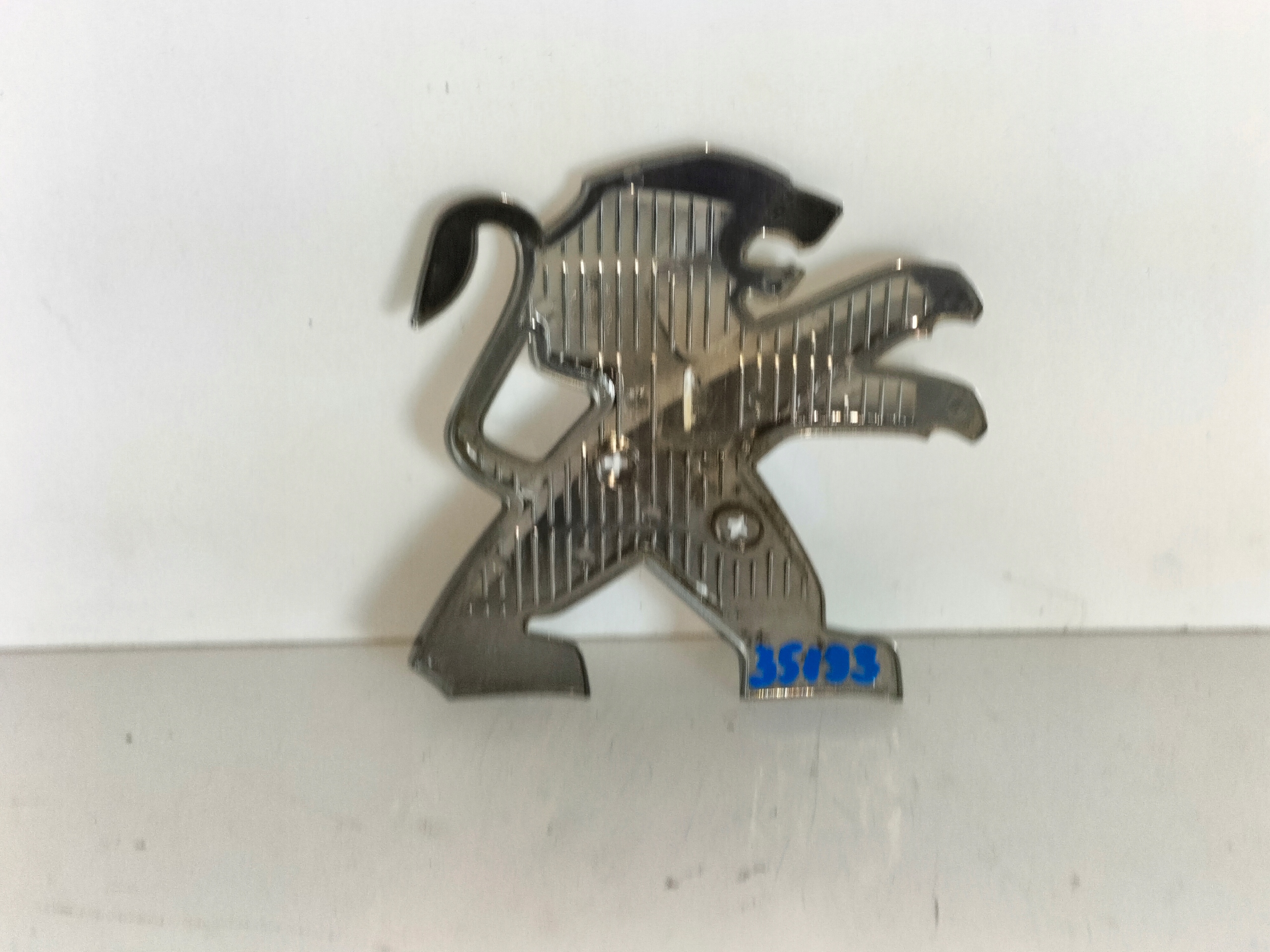 ZNAK EMBLEM ZNAK ZADNEJ KAPOTY PEUGEOT RIFTER 18-