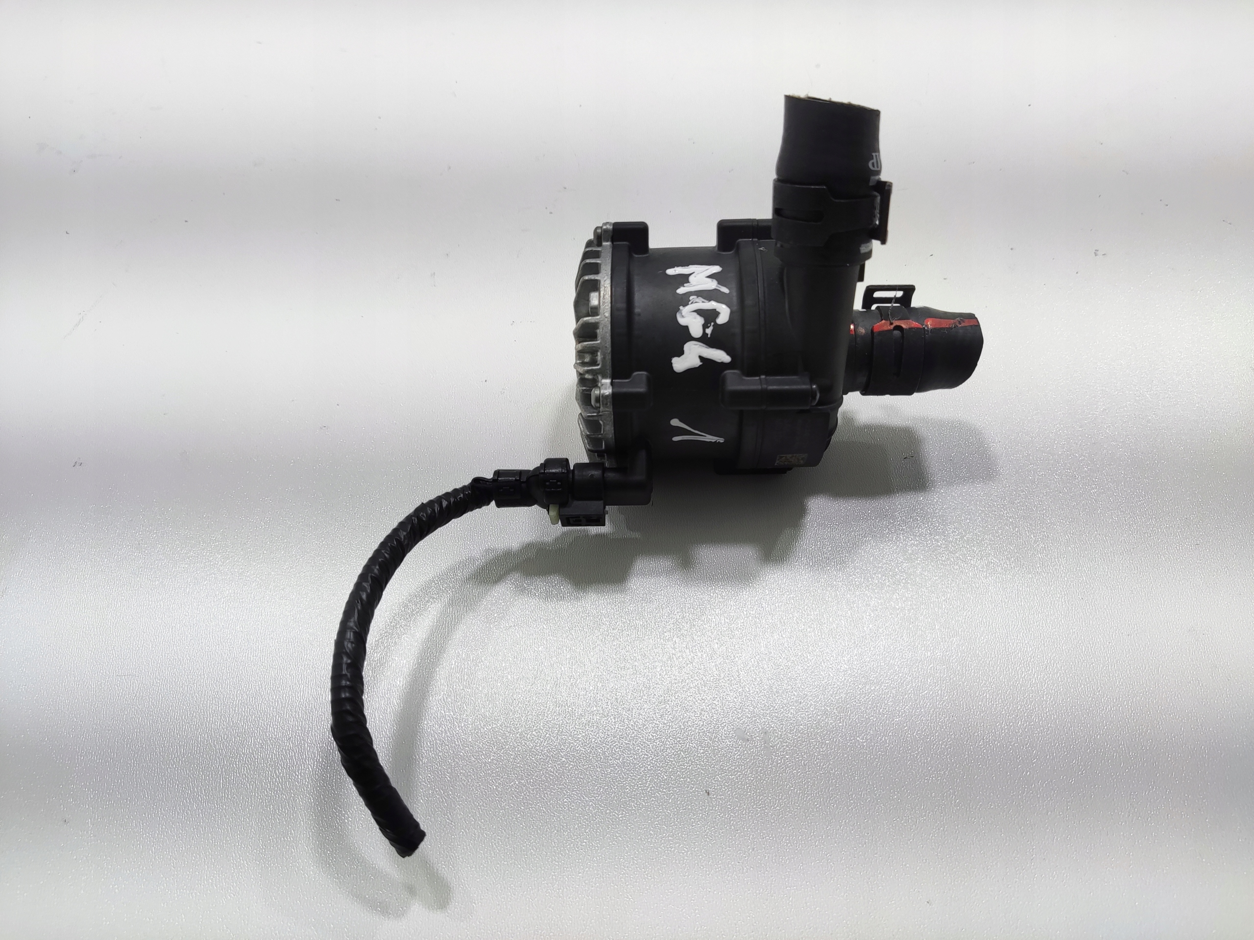 POMOCNÁ VODNÁ PUMPA MG 4 MG4 2022-2025 11240294