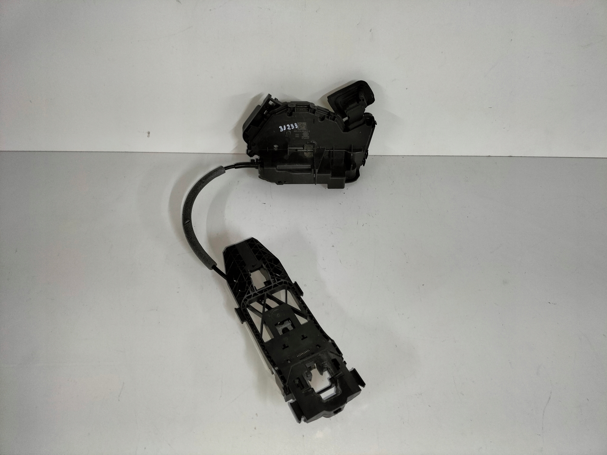 ZAMOK LAVYCH ZADNYCH DVERI VW TOURAN III 15- CADDY III 15- POLO 17- TIGUAN II 16-
