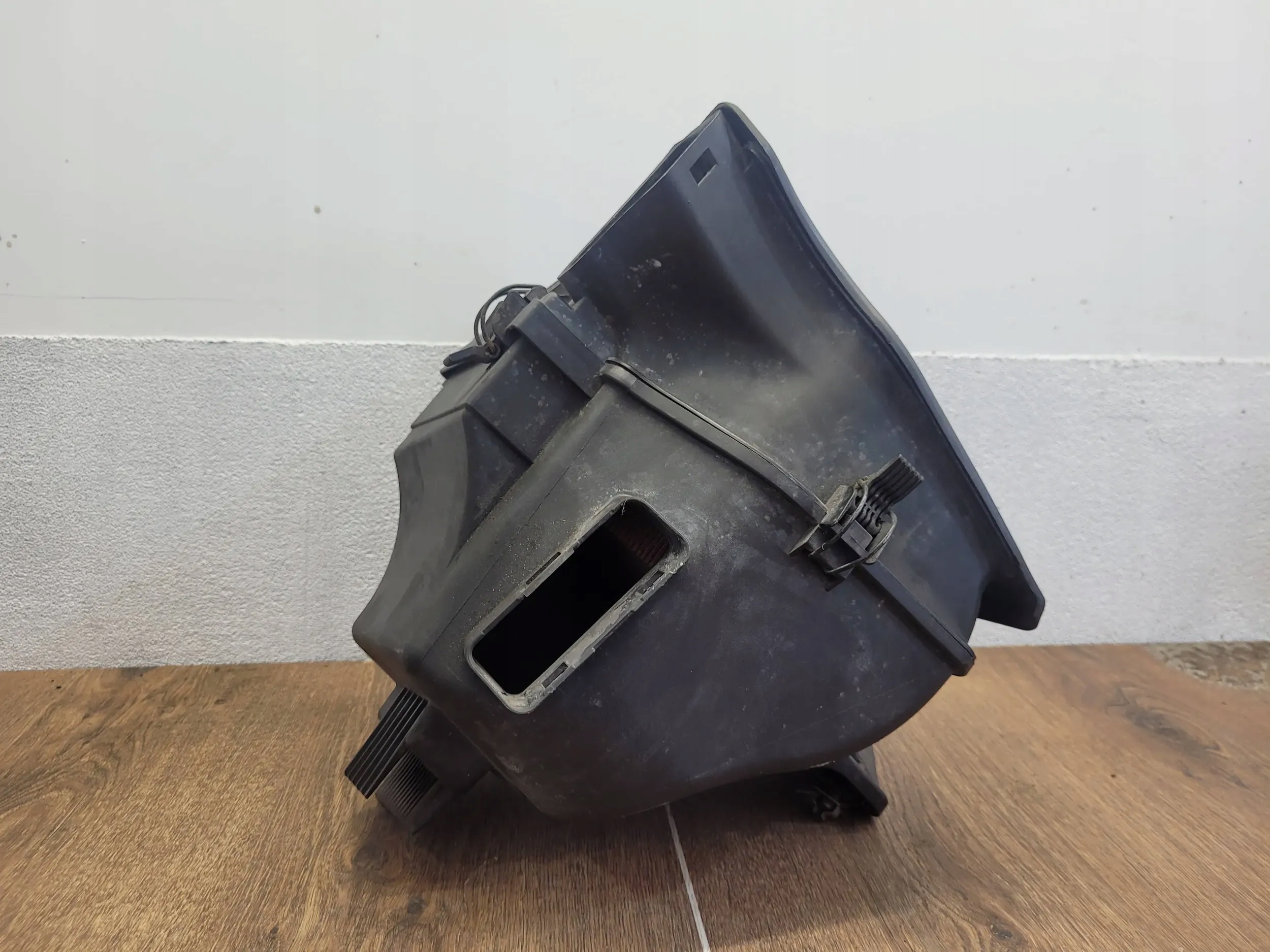 BMW X3 E83 2005 7501975 OBAL VZDUCHOVÉHO FILTERA