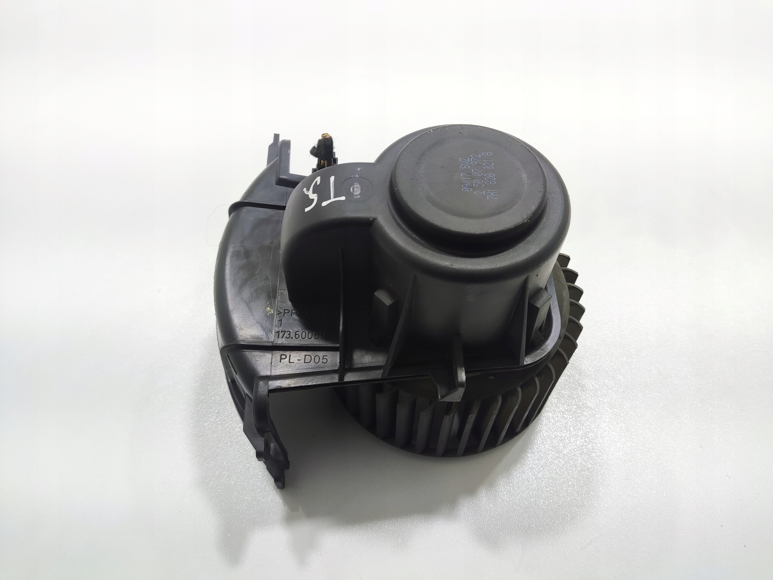 VENTILÁTOR MOTORČEK KÚRENIA VOLKSWAGEN T5 7H1820021B 2003-2009 EUROPA