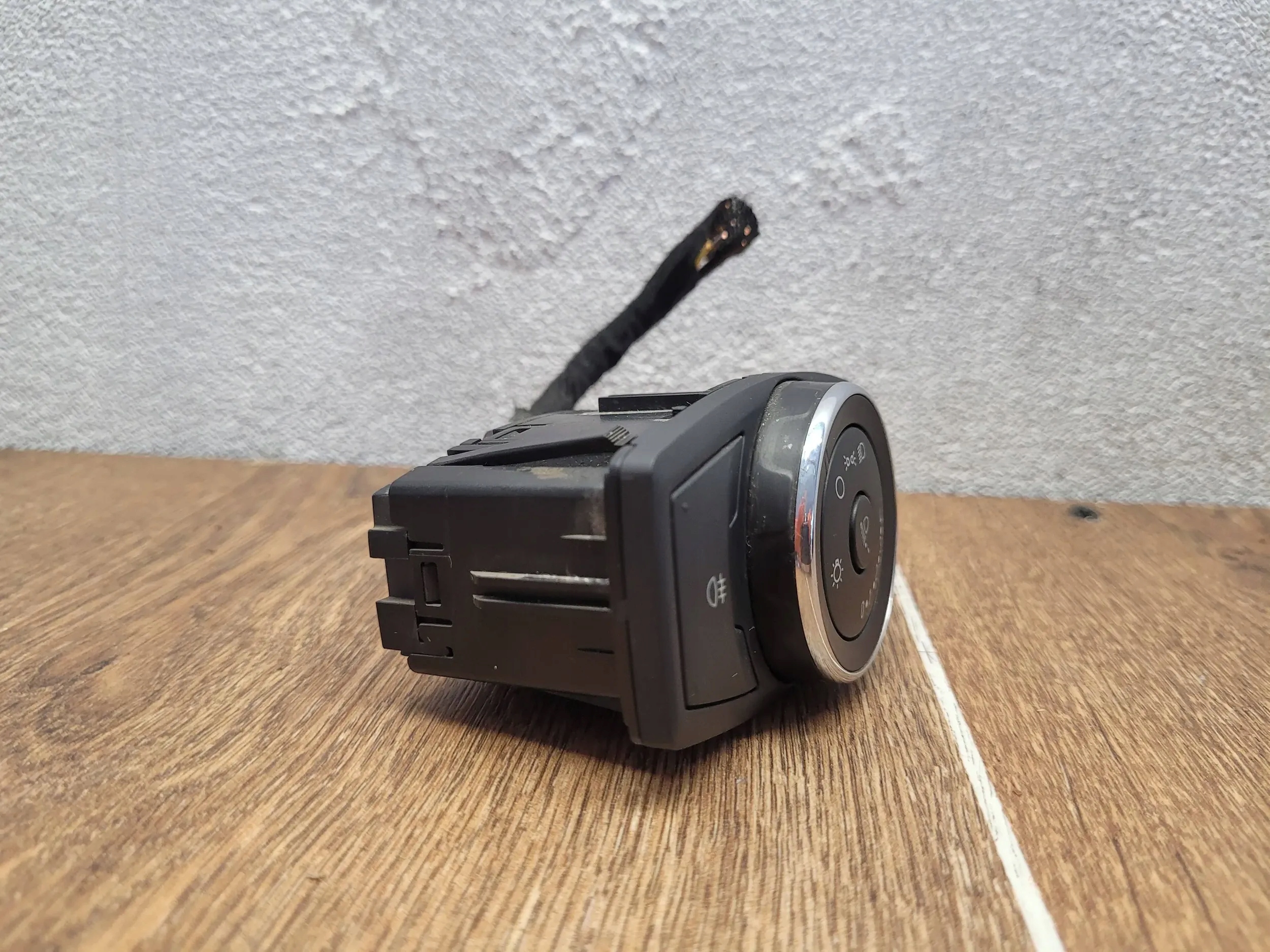 Ford Mondeo MK5 DG9T-13D061-JEW prełącznik SVETIEL