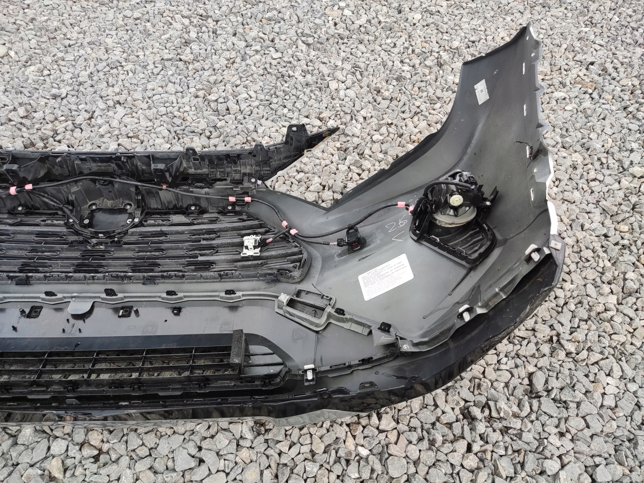 PREDNÝ NÁRAZNÍK KOMPLETNY PDC SENZORY TOYOTA RAV4 V 2019-24 HYBRID