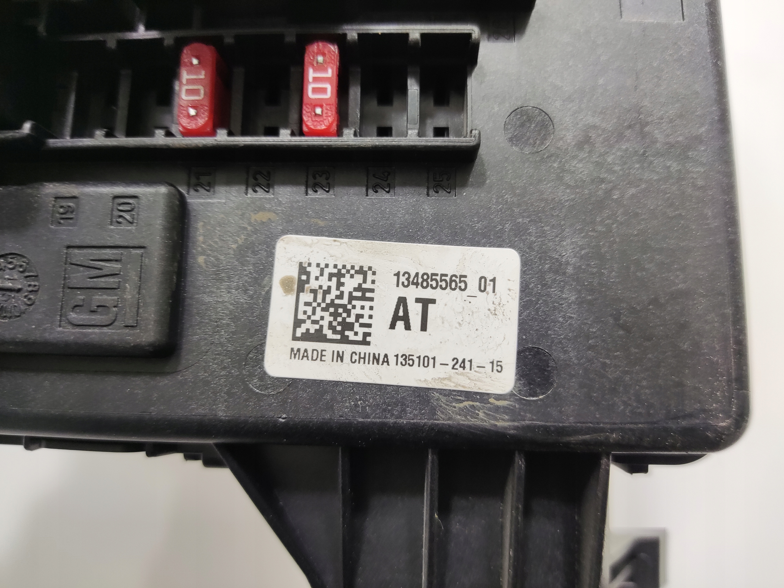 POISTKOVA SKRINKA OPEL INSIGNIA I A 2013-2017 LIFT 13485565