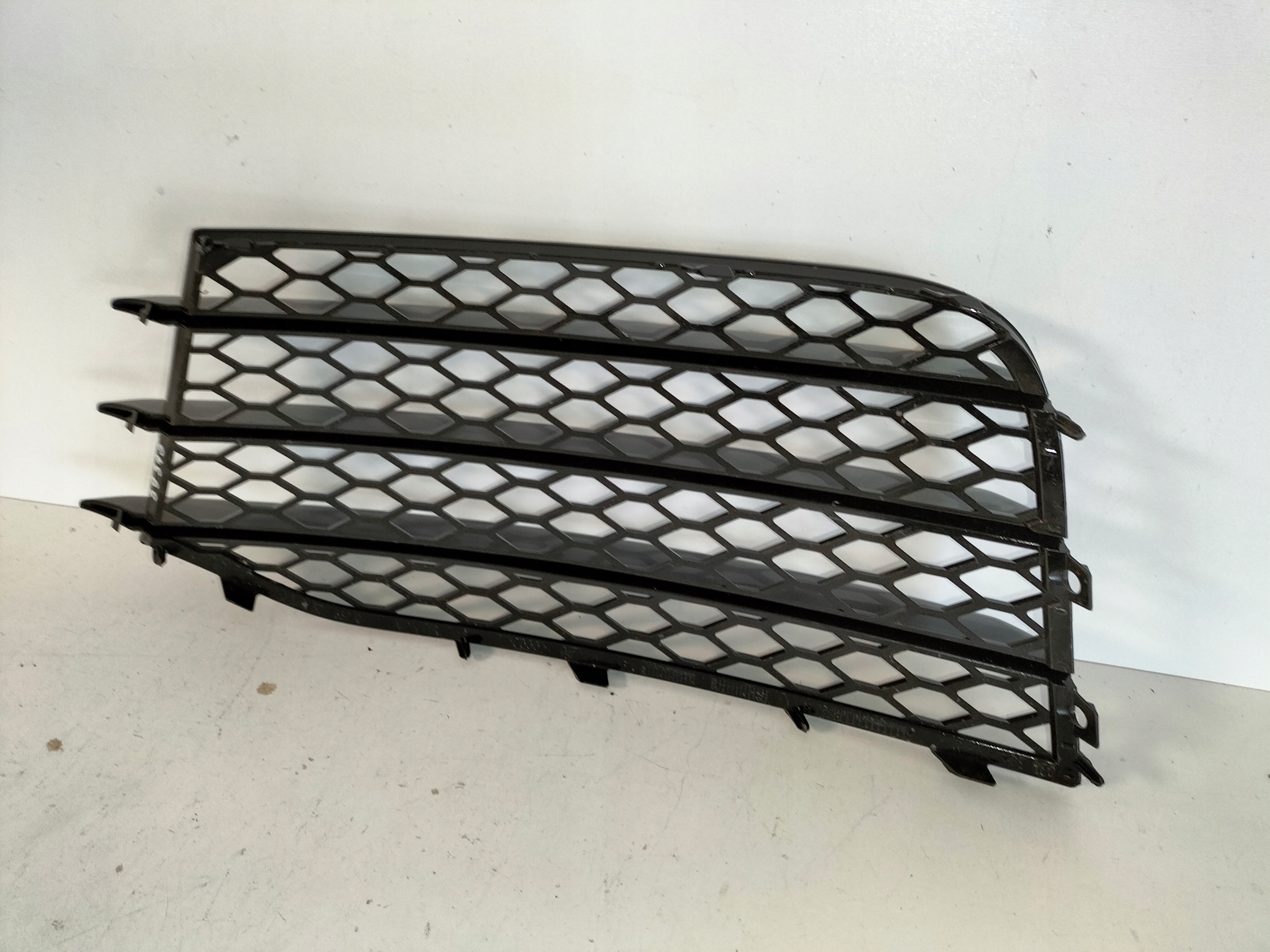 KRYTKA MRIEZKA PREDNEHO NARAZNIKA PRAVA AUDI TT RS 8J 06-14