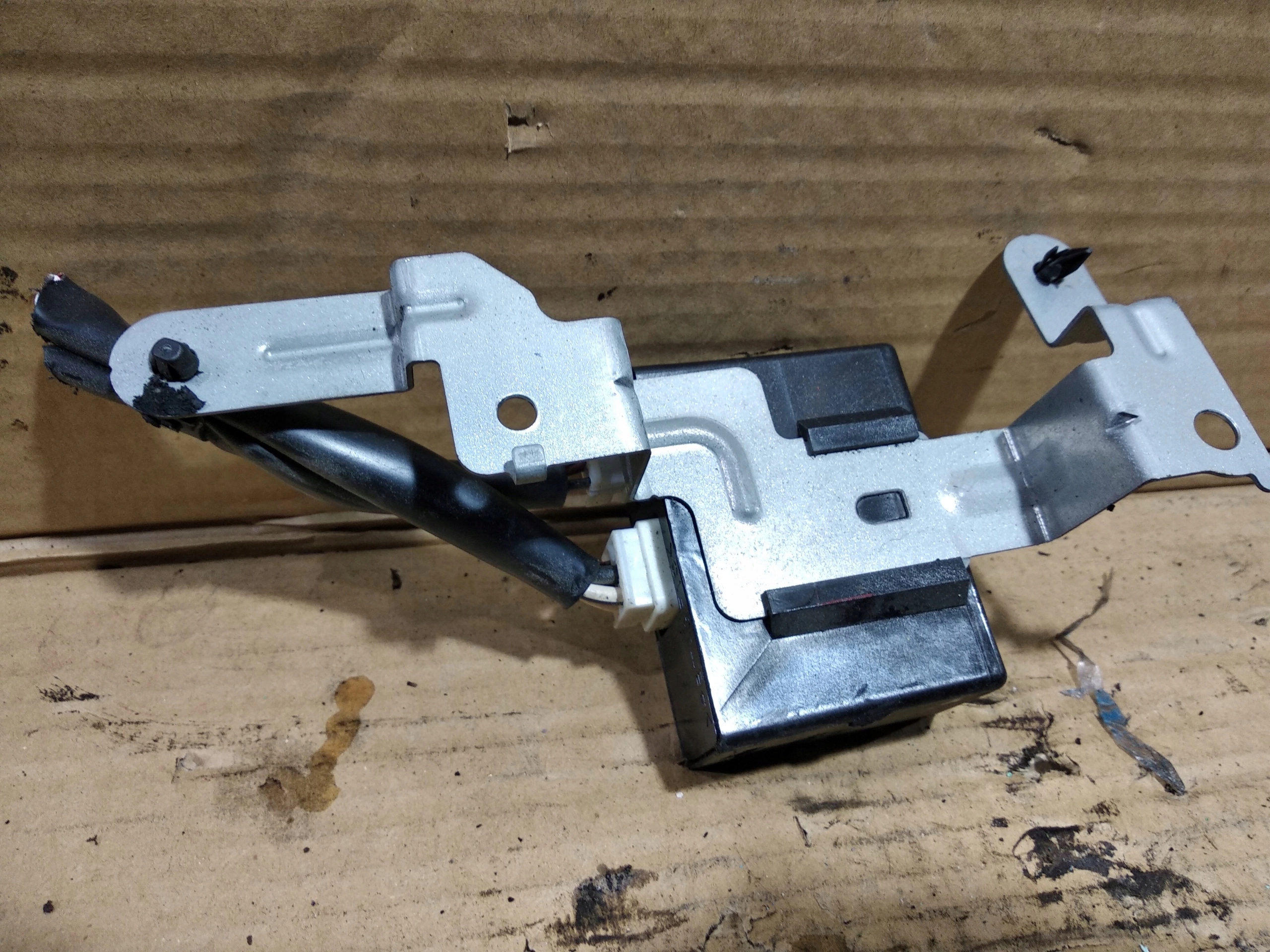 MAZDA 6 GH MODUL RIADIACA JEDNOTKA DVERI GS1M626K0