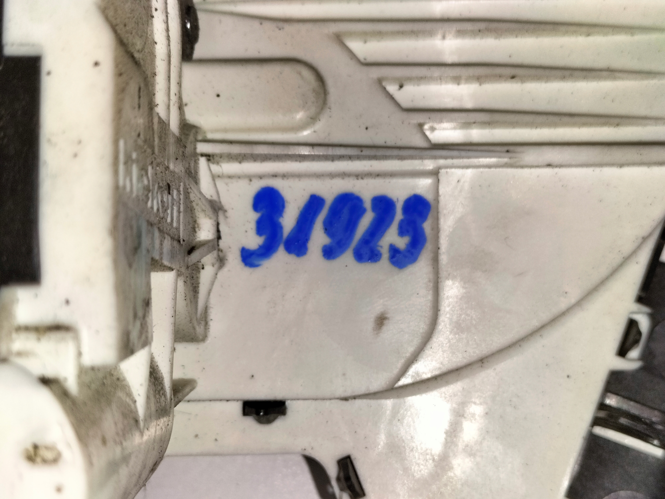 ZÁMOK PRAVÝCH PREDNÝCH DVERÍ MERCEDES E KLASA W 207 09-