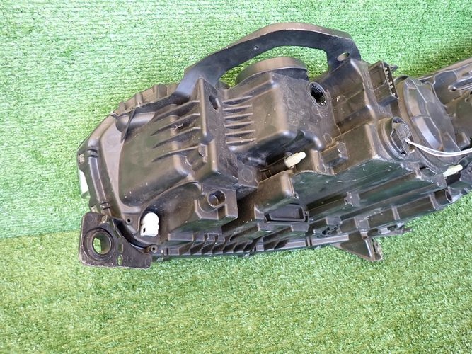 CITROEN C5 10- PRAVE PREDNE SVETLO 9672694080
