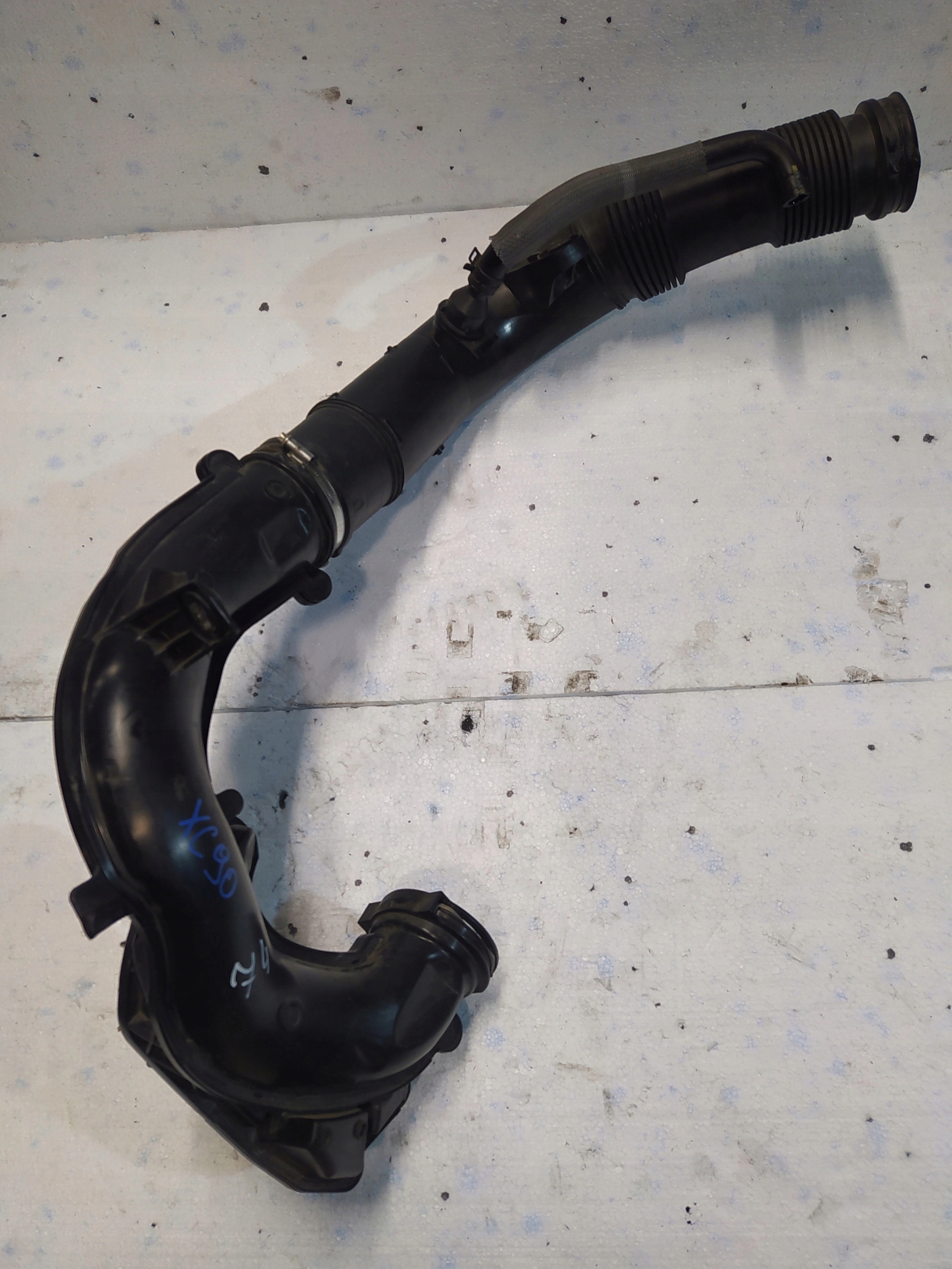 VOLVO HADICA TRUBKA INTERCOOLERA 2.0d XC90 31370120
