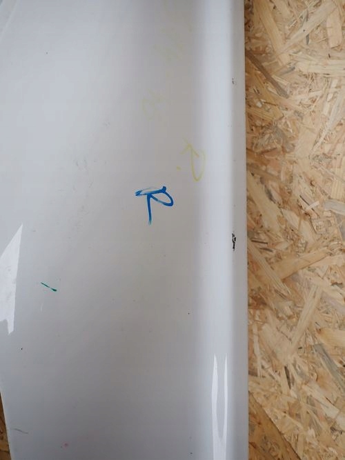 VOLVO C30 PRAVY PREDNY BLATNIK