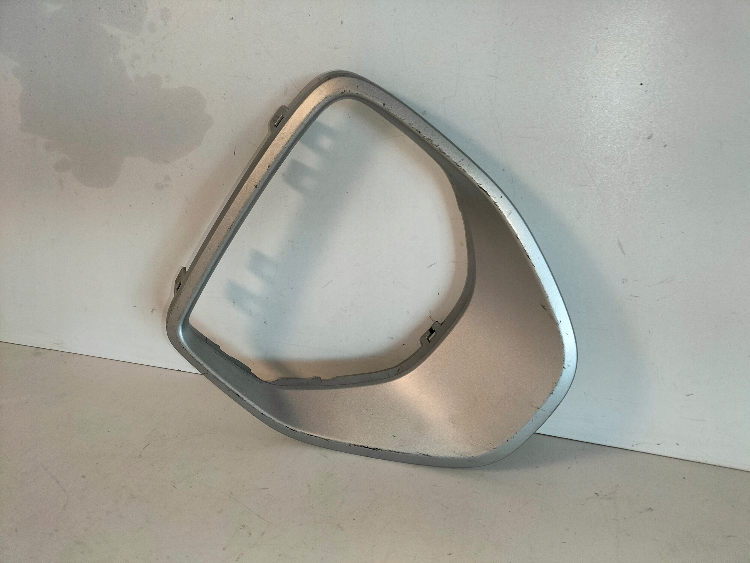 RAMIK LISTA MRIEZKA LIŠTA PREDNÉHO NÁRAZNÍKA PRAVA VW ATLAS LIFT 23-