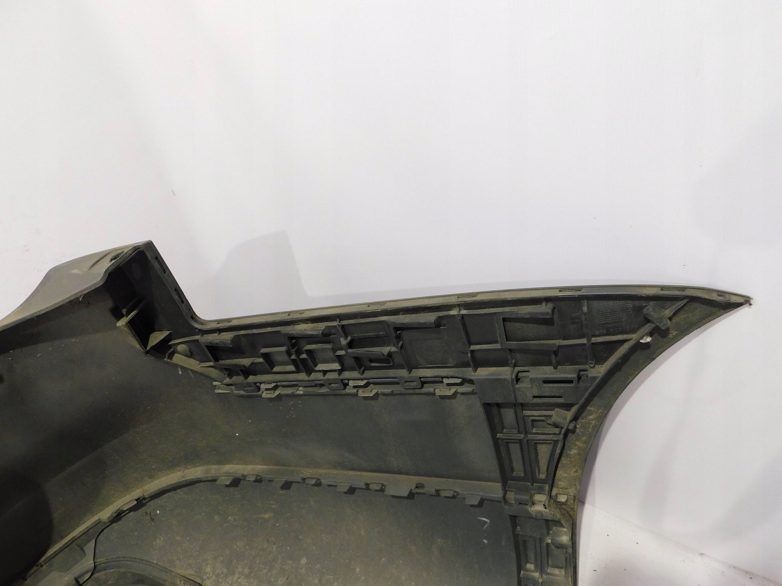 ZADNÝ NÁRAZNÍK VW PASSAT B6 KOMBI