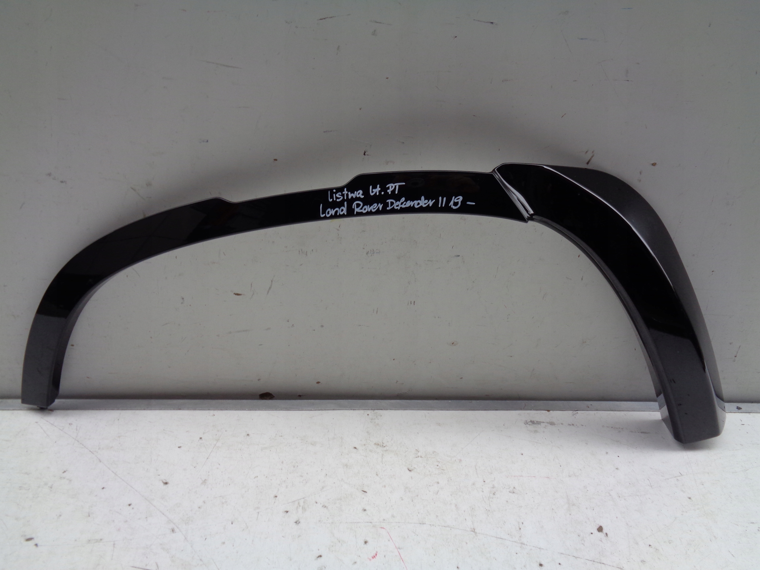 NOVA LIŠTA PRAVÉHO ZADNÉHO BLATNÍKA LAND ROVER DEFENDER II 19-
