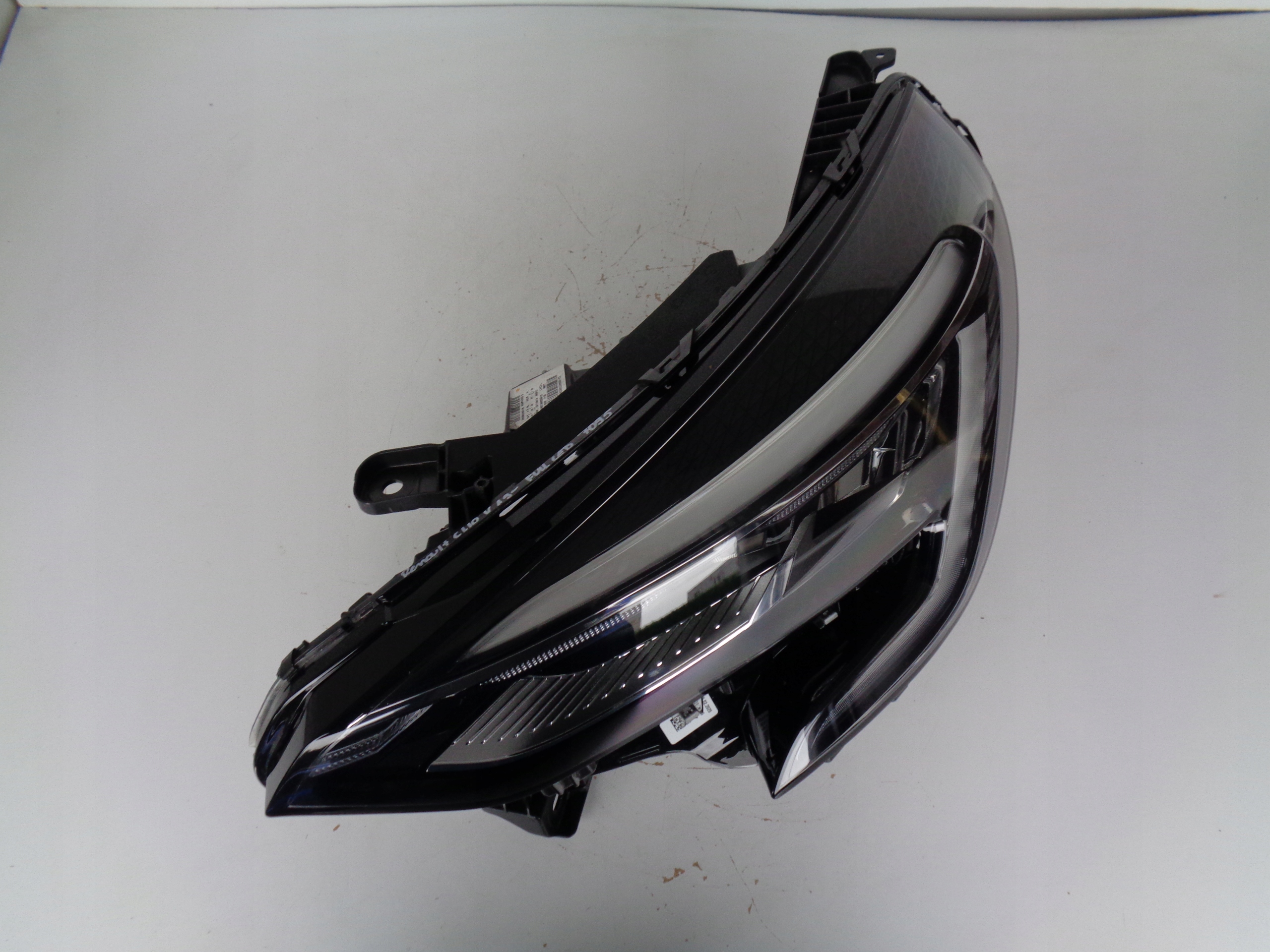 LAVE PREDNE SVETLO RENAULT CLIO V 19- FULL LED