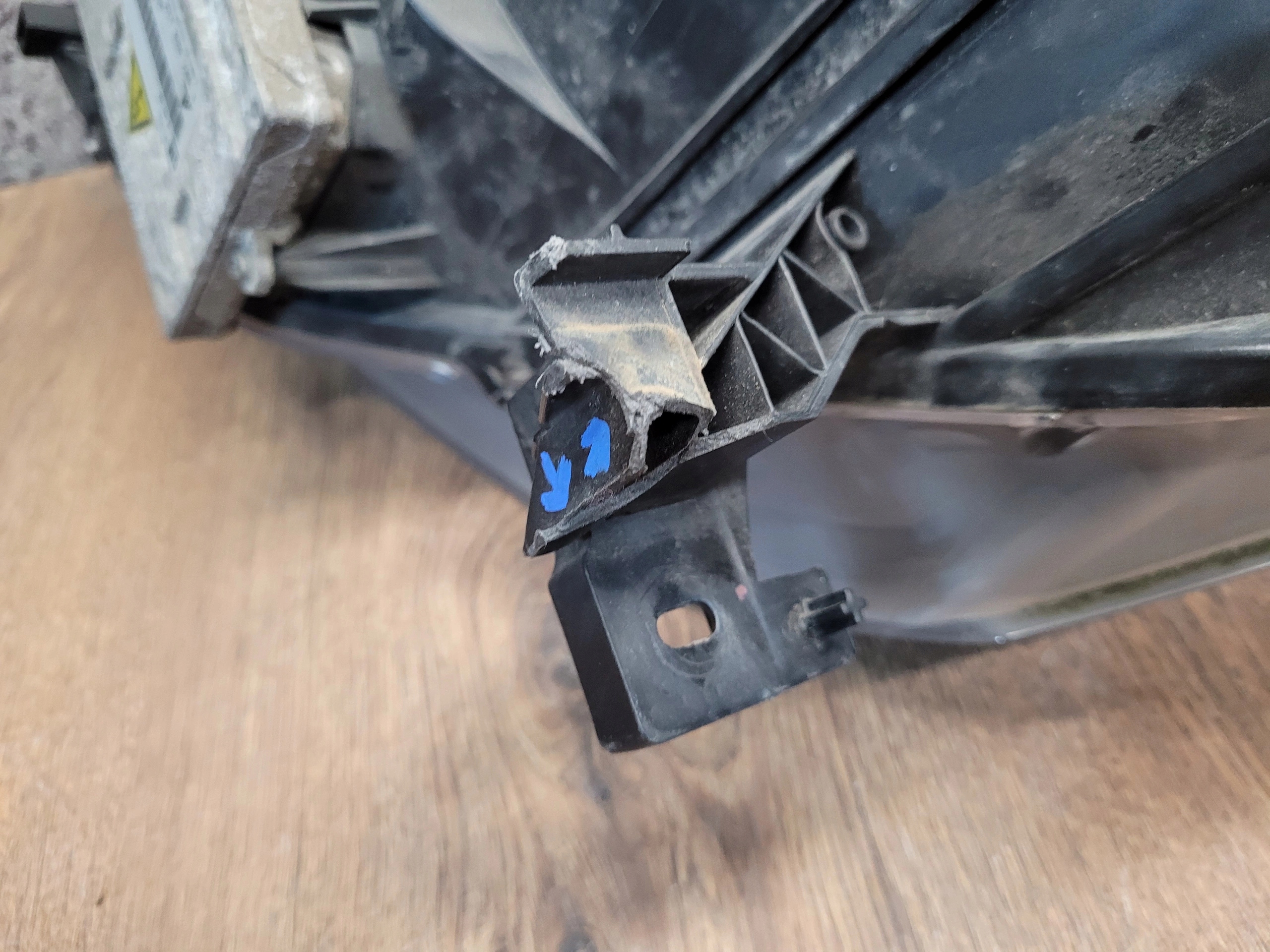 OPEL ZAFIRA B PRAVÉ PREDNÉ SVETLO XENON 0301214682