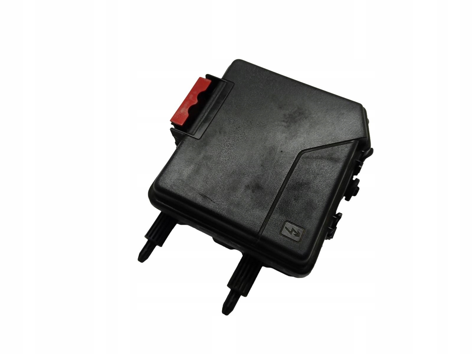 POISTKOVA SKRINKA RENAULT LAGUNA III 2.0 DCI 2008-2015