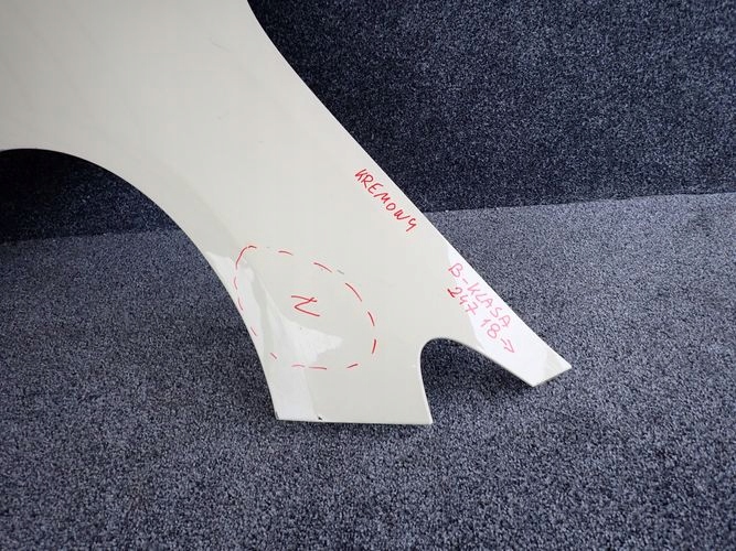 MERCEDES W247 247 B-KLASA 18- PRAVY PREDNY BLATNIK