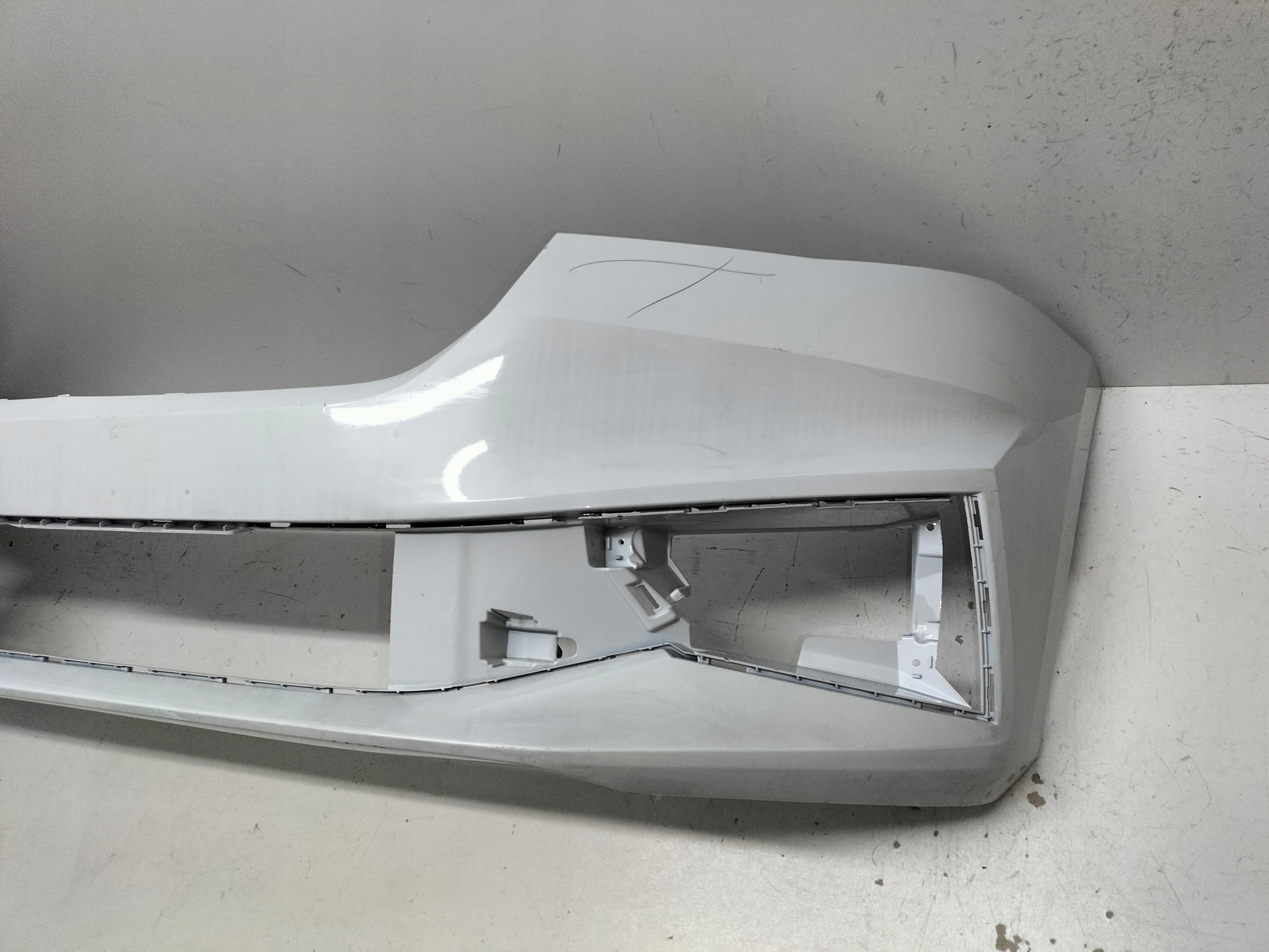 PREDNÝ NÁRAZNÍK SKODA FABIA 4 IV 21-