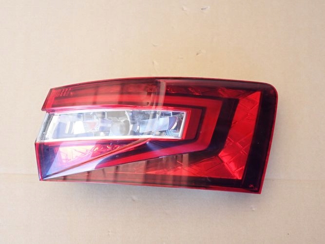 SKODA SUPERB III KOMBI 15- PRAVE ZADNE SVETLO 3V9945208
