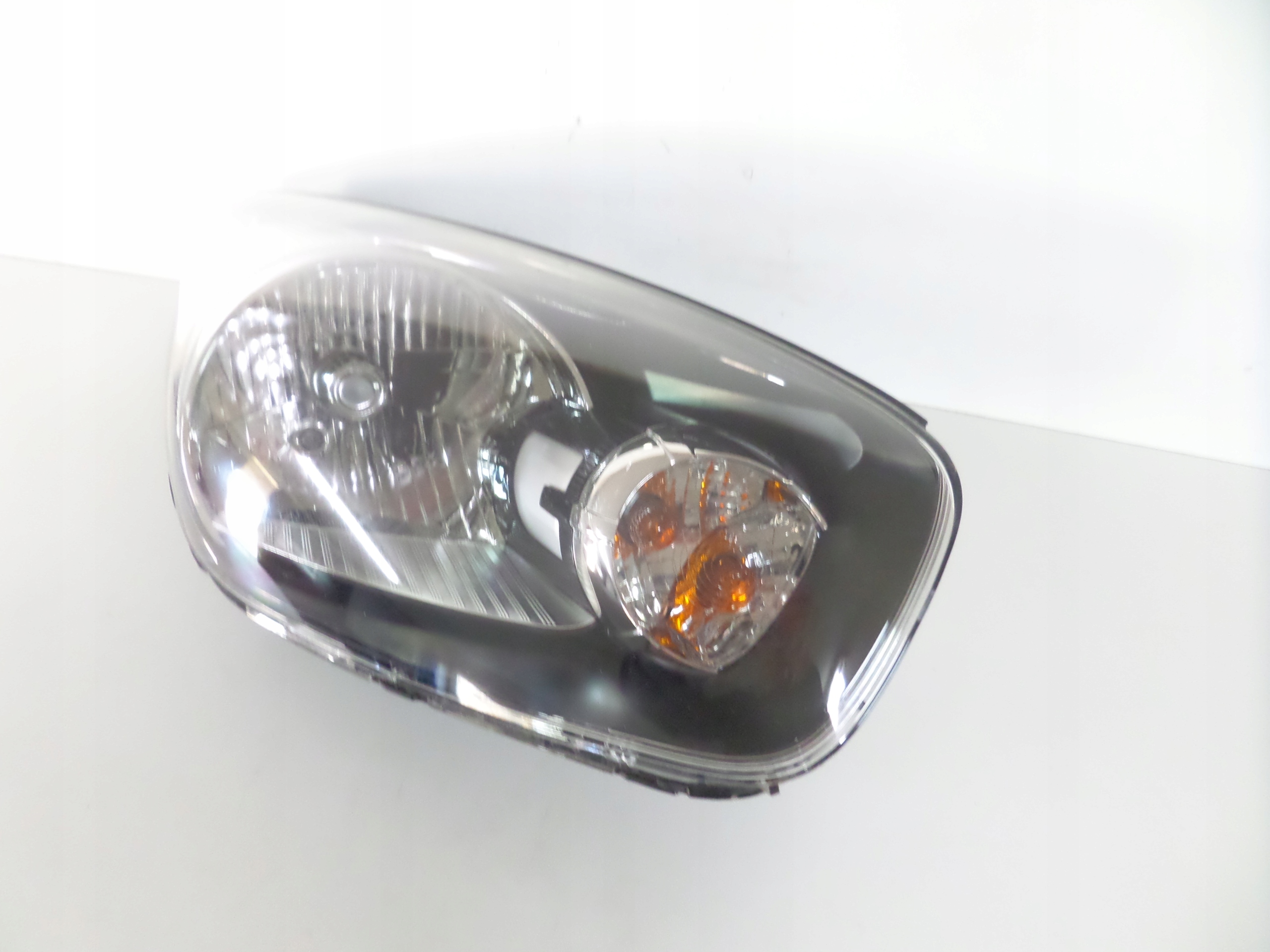 PRAVE PREDNE SVETLO KIA PICANTO 11-17