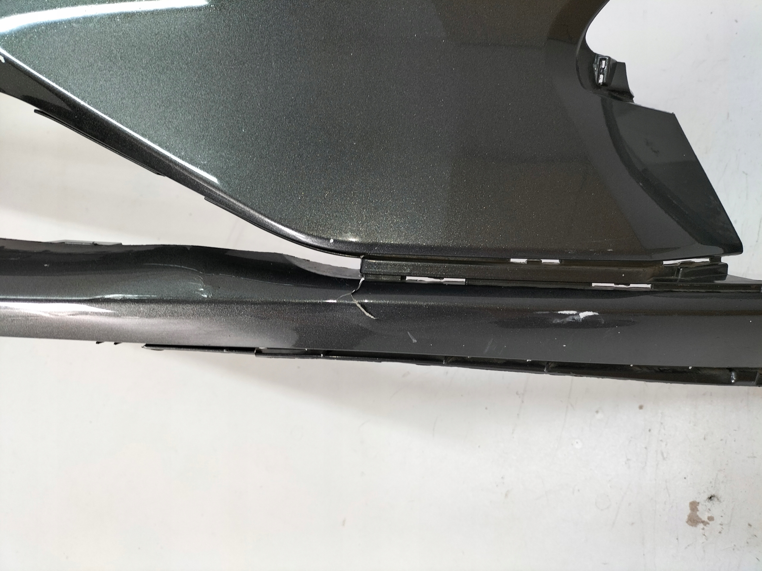 PREDNÝ NÁRAZNÍK FORD FOCUS MK4 18-