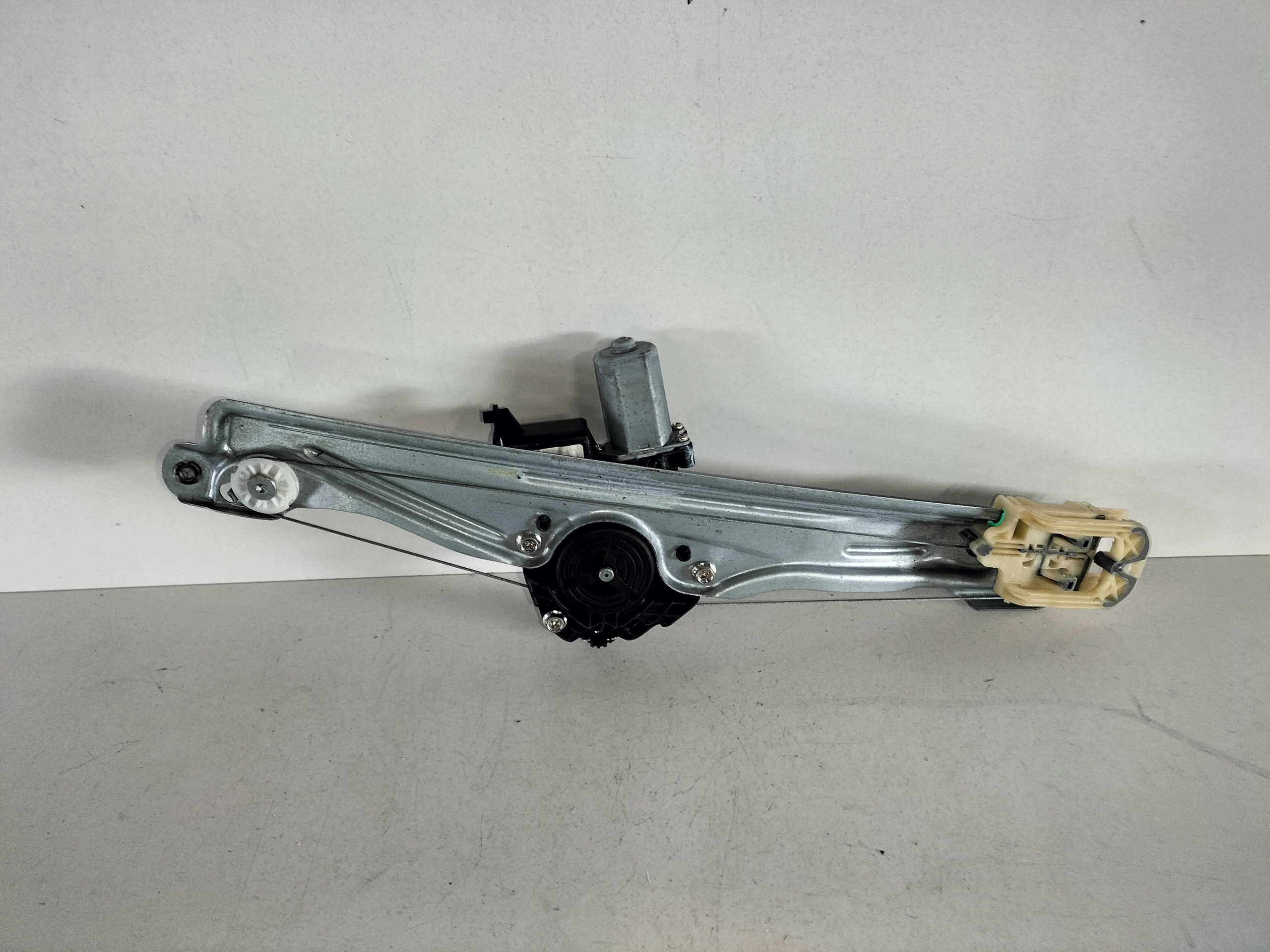 PRAVE ZADNE STAHOVANIE OKNA OPEL INSIGNIA B 17-