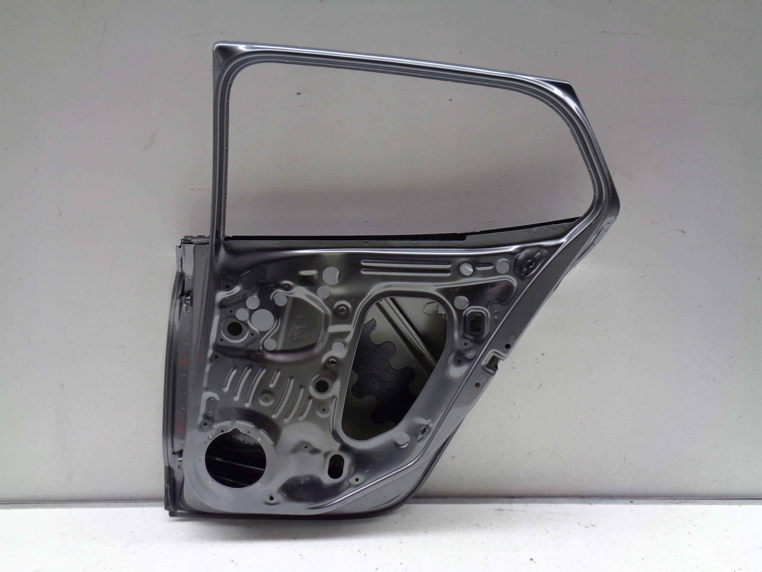 PRAVE ZADNE DVERE SKODA FABIA IV 4 6VA 20- NR 39606