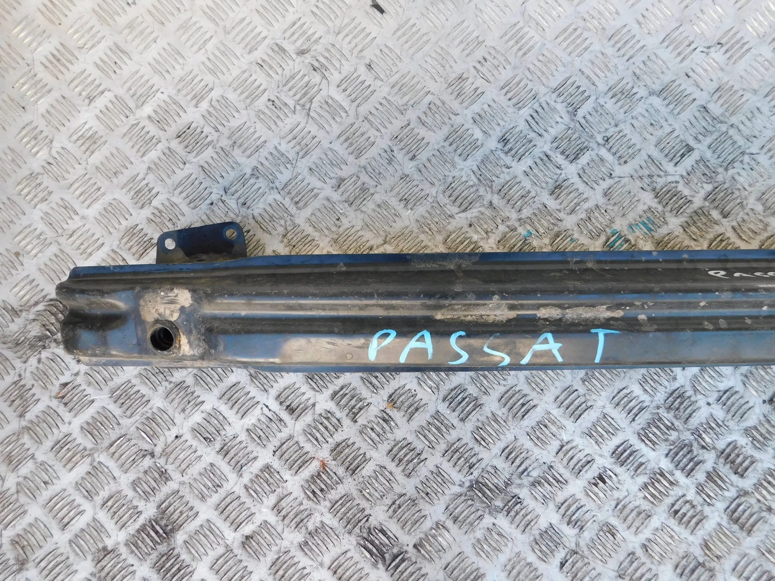 VÝSTUHA ZADNÉHO NÁRAZNÍKA VW PASSAT B7 KOMBI