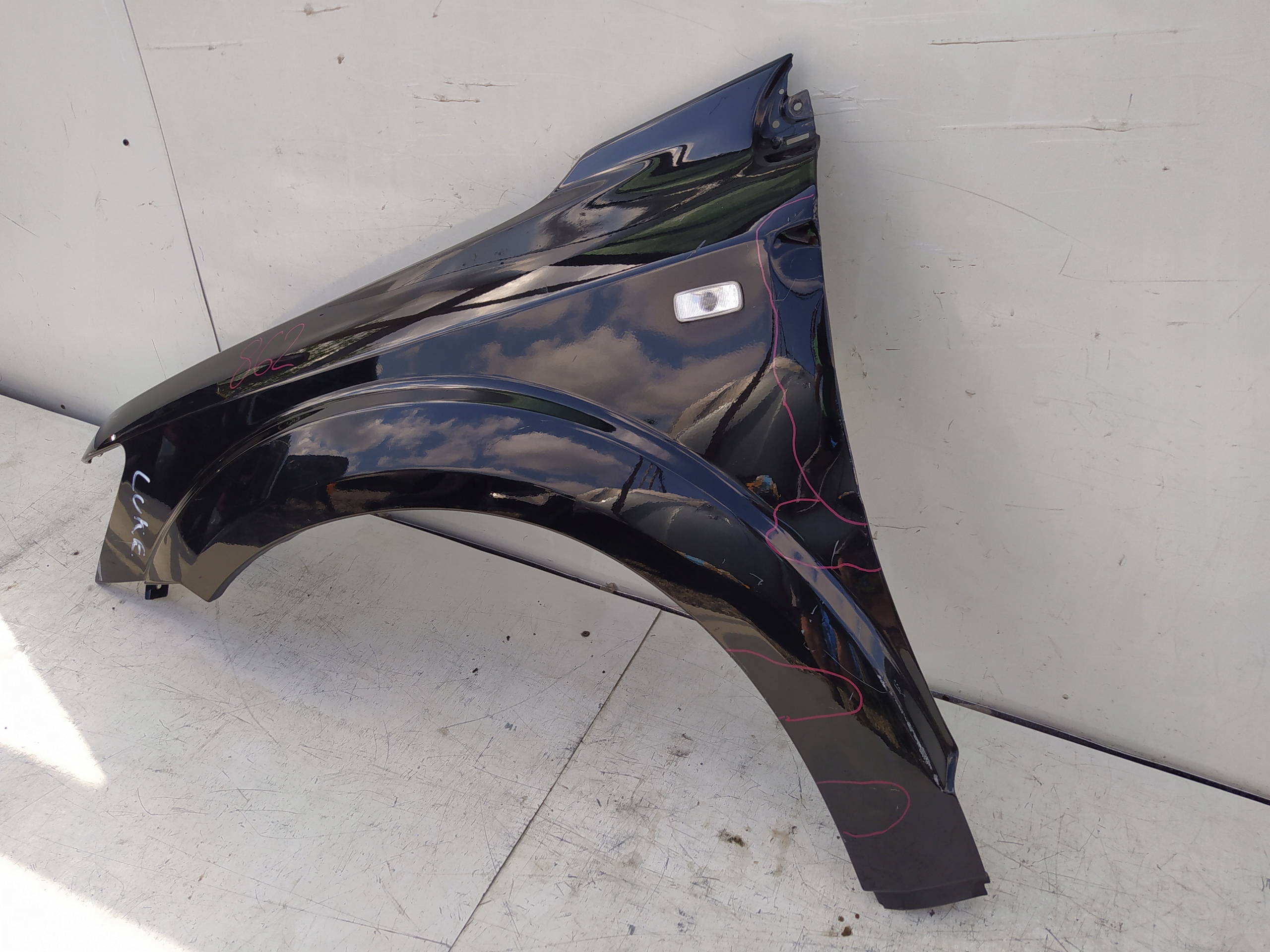 DODGE JOURNEY ĽAVÝ PREDNÝ BLATNÍK