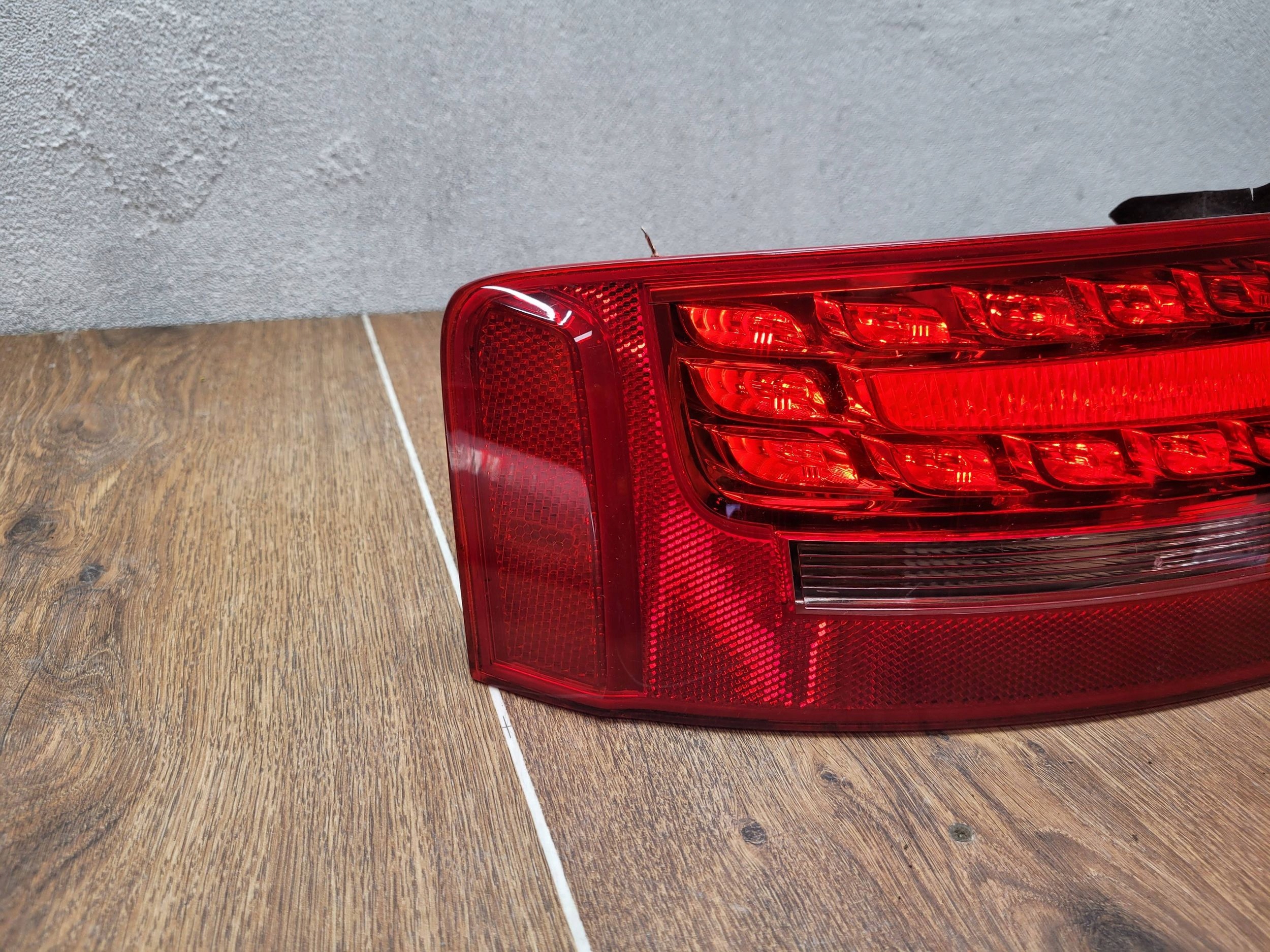 Audi A5 8T LED 8T0945095B ĽAVÉ ZADNÉ SVETLO