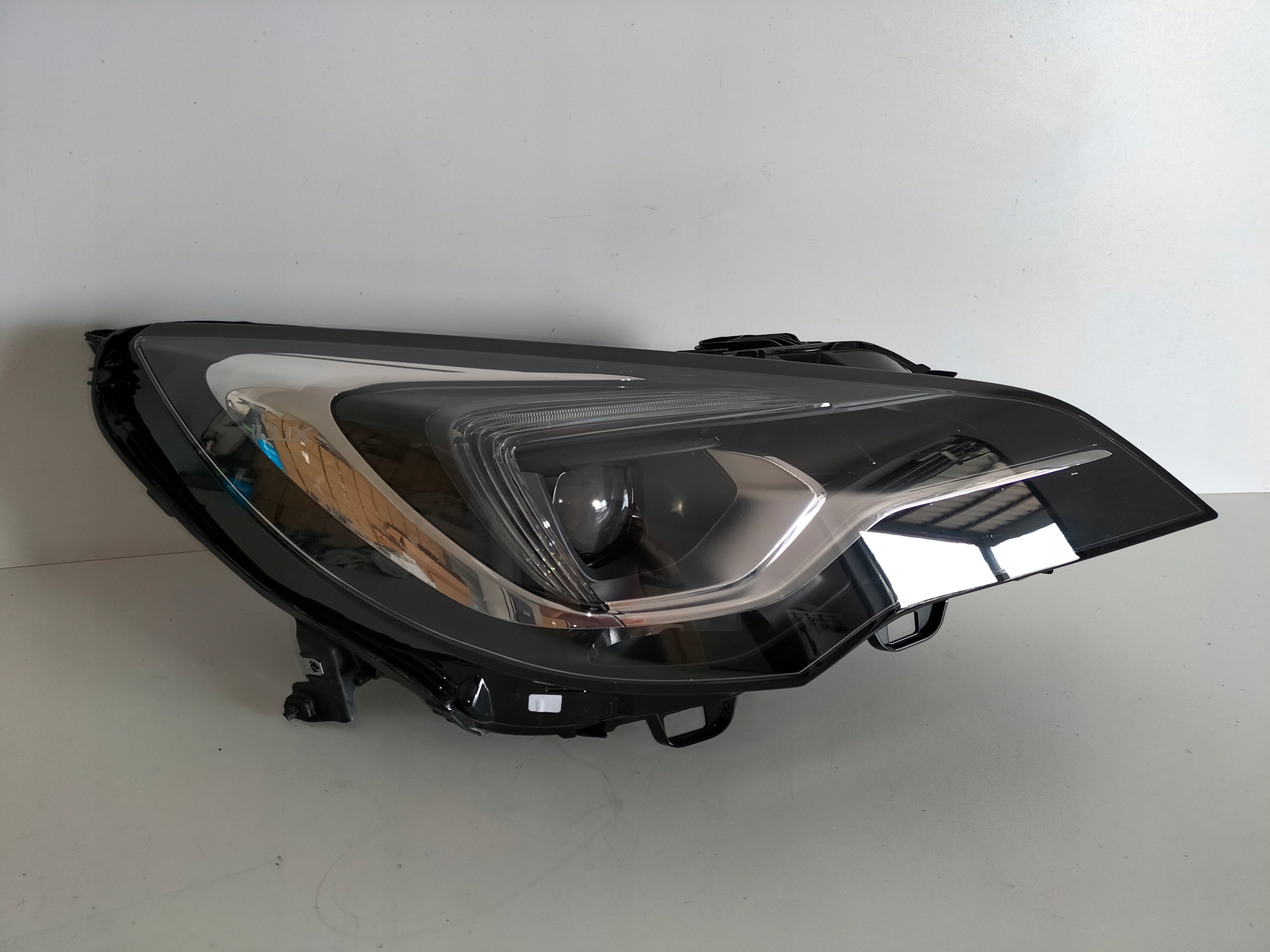PRAVE PREDNE SVETLO OPEL ASTRA V K 15- INTELLI LUX FULL LED