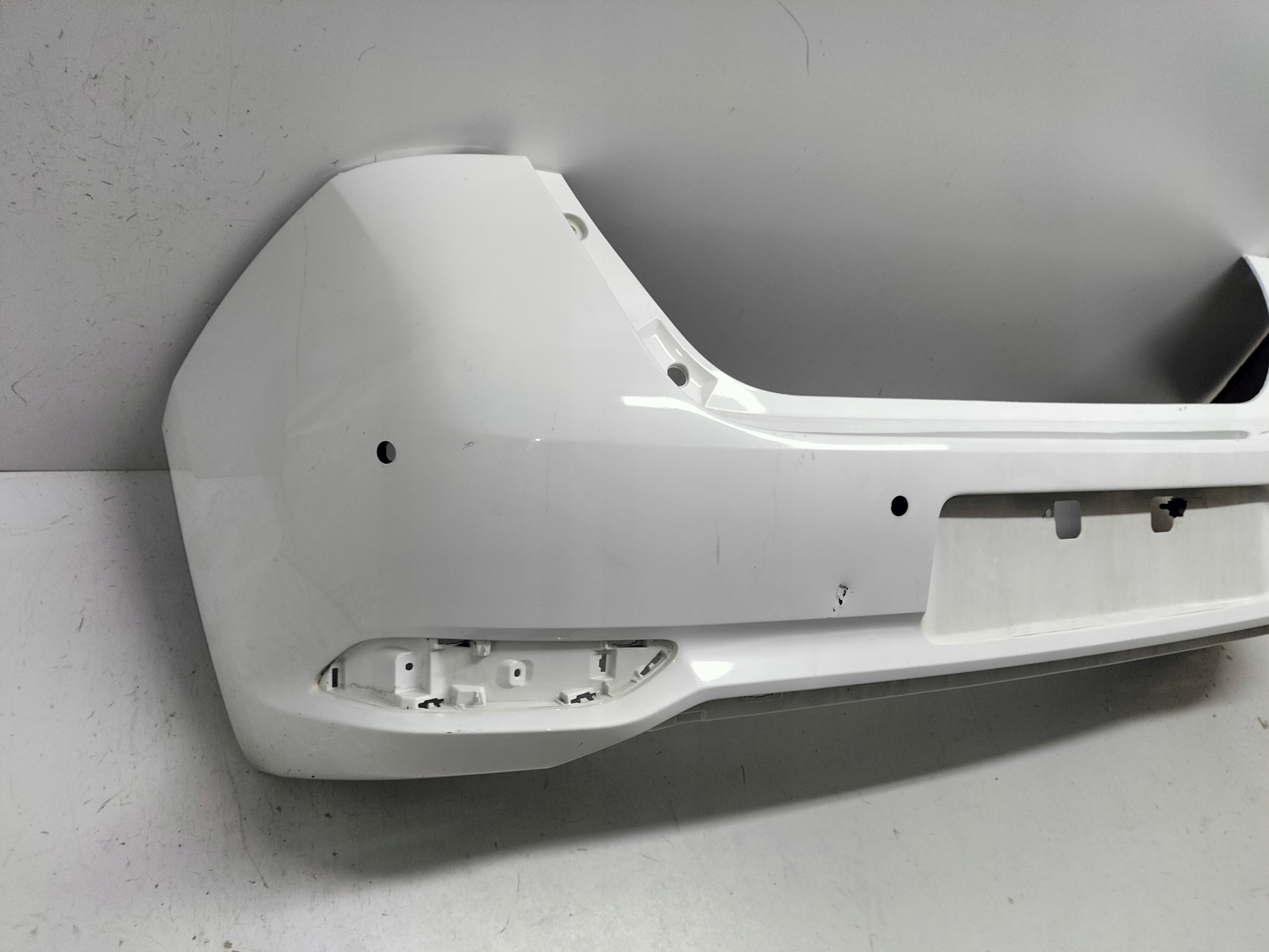 ZADNÝ NÁRAZNÍK TOYOTA AURIS II LIFT 15-18 HB