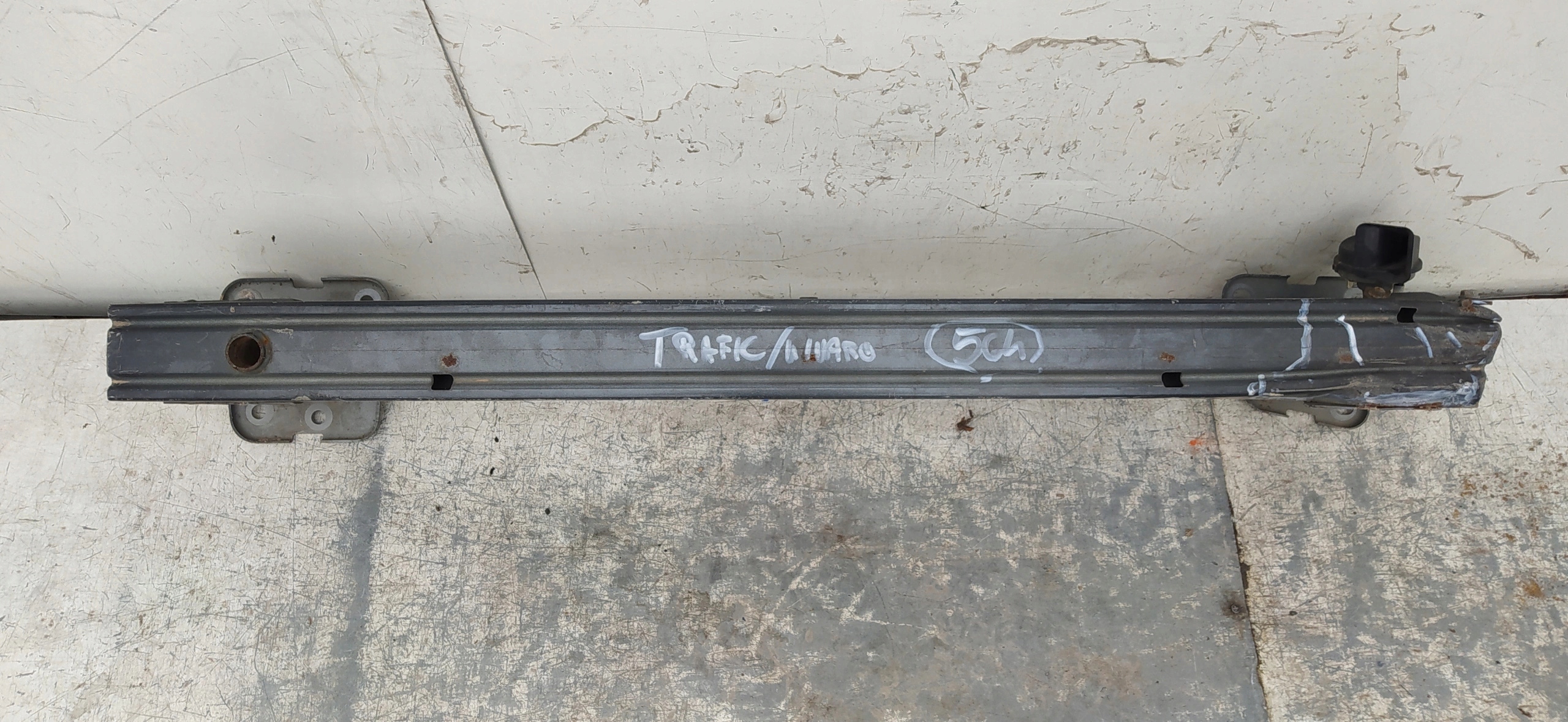 RENAULT TRAFIC III 3 VÝSTUHA PREDNÉHO NÁRAZNÍKA