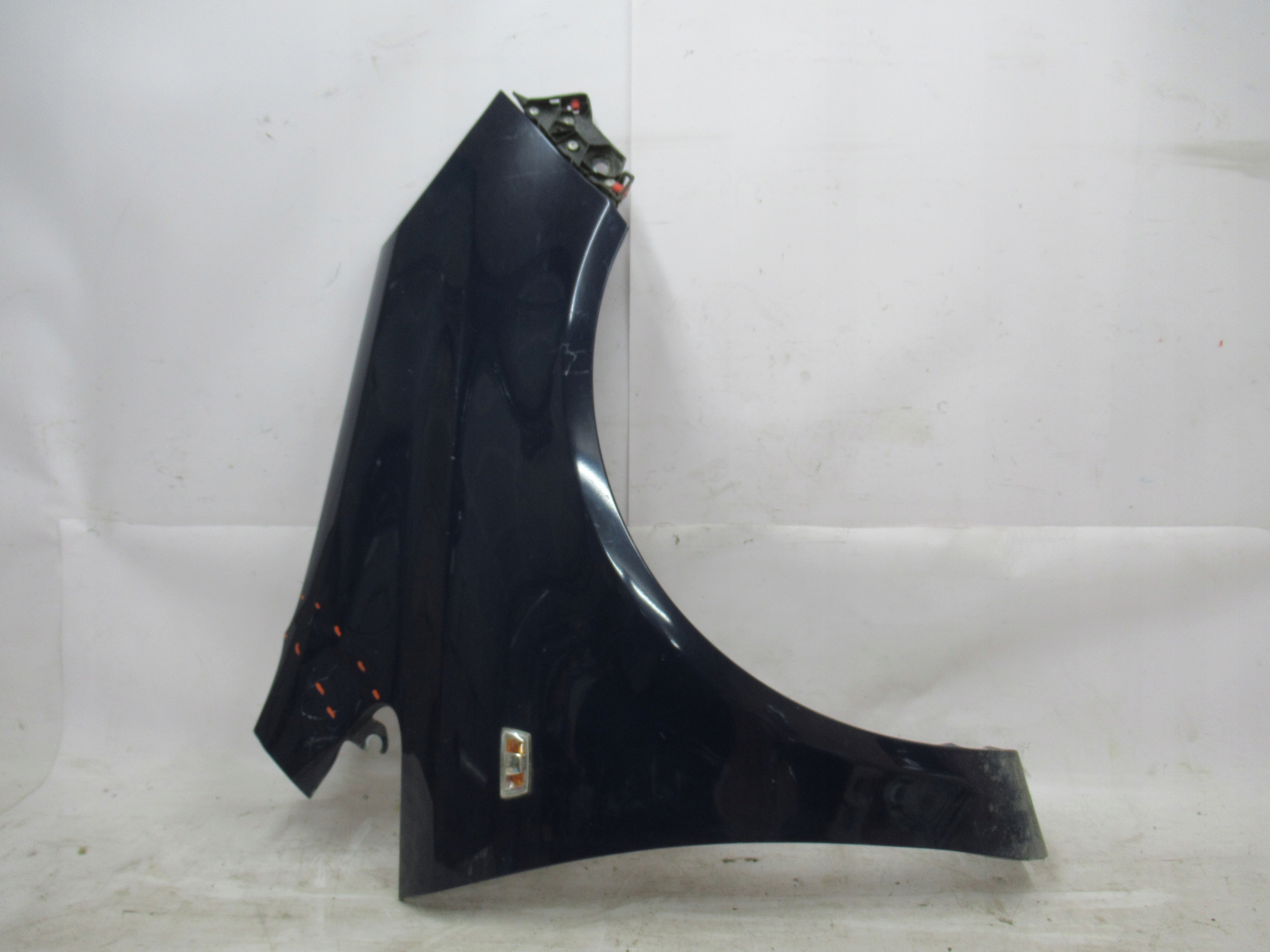 PRAVÝ PREDNÝ BLATNÍK OPEL CORSA D