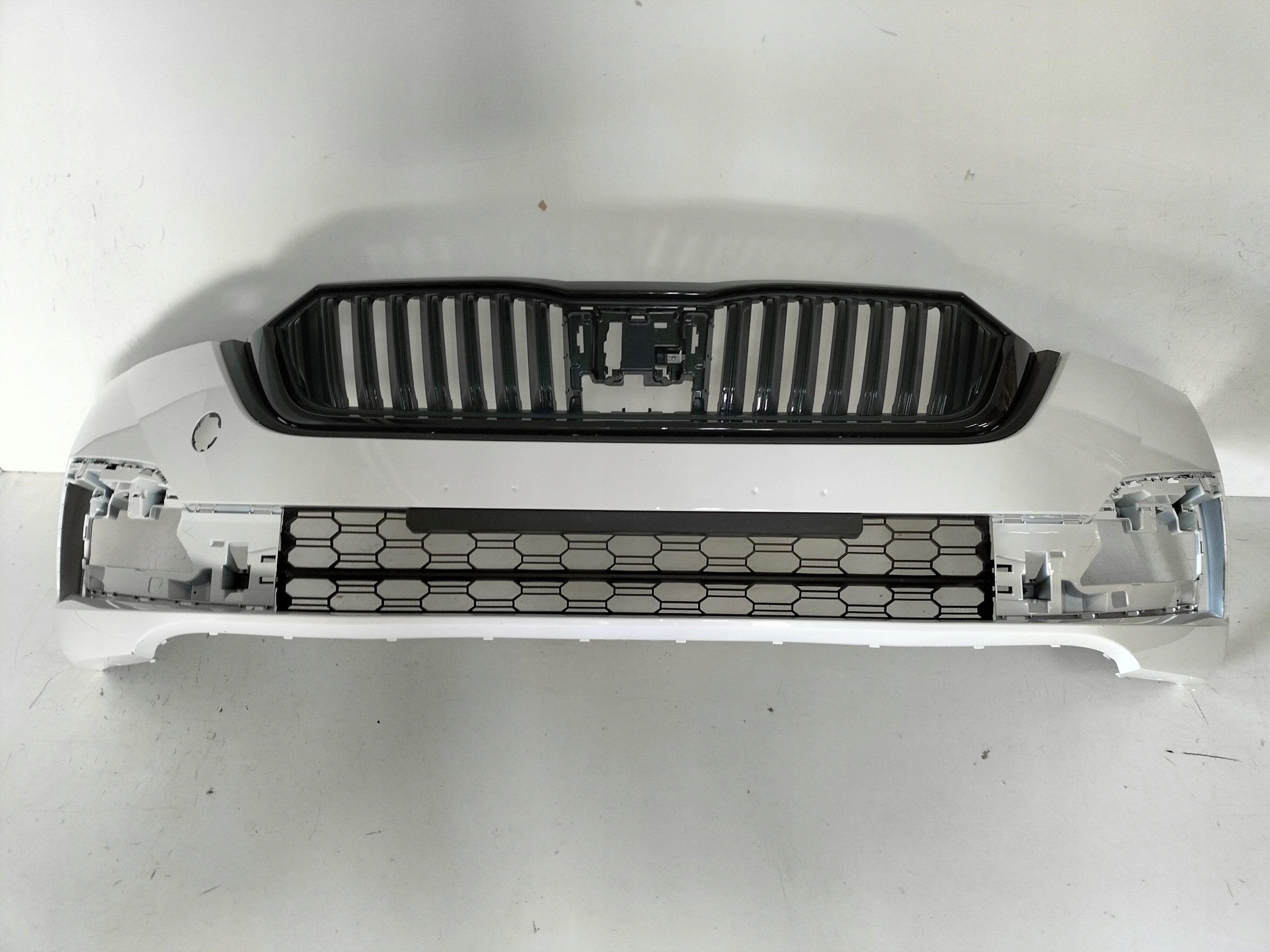 PREDNÝ NÁRAZNÍK SKODA OCTAVIA 4 IV 19-