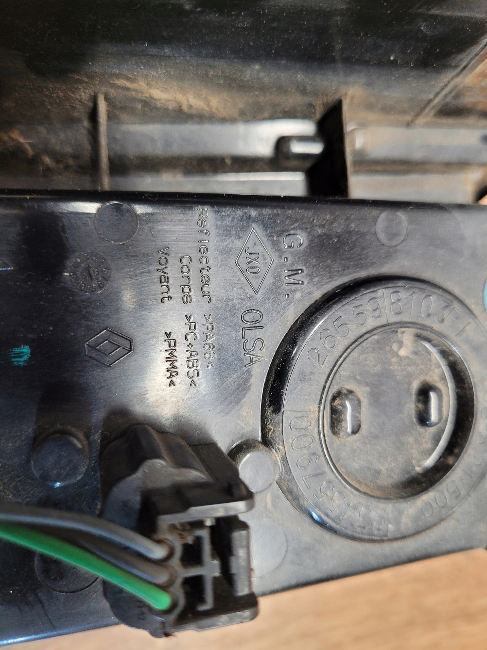 RENAULT TRAFIC III PRAVE ZADNE SVETLO V NARAZNIKU 265598103R