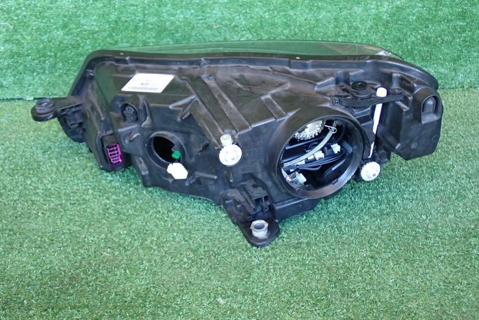 SKODA SUPERB III BI XENON 15-19 PRAVE PREDNE SVETLO
